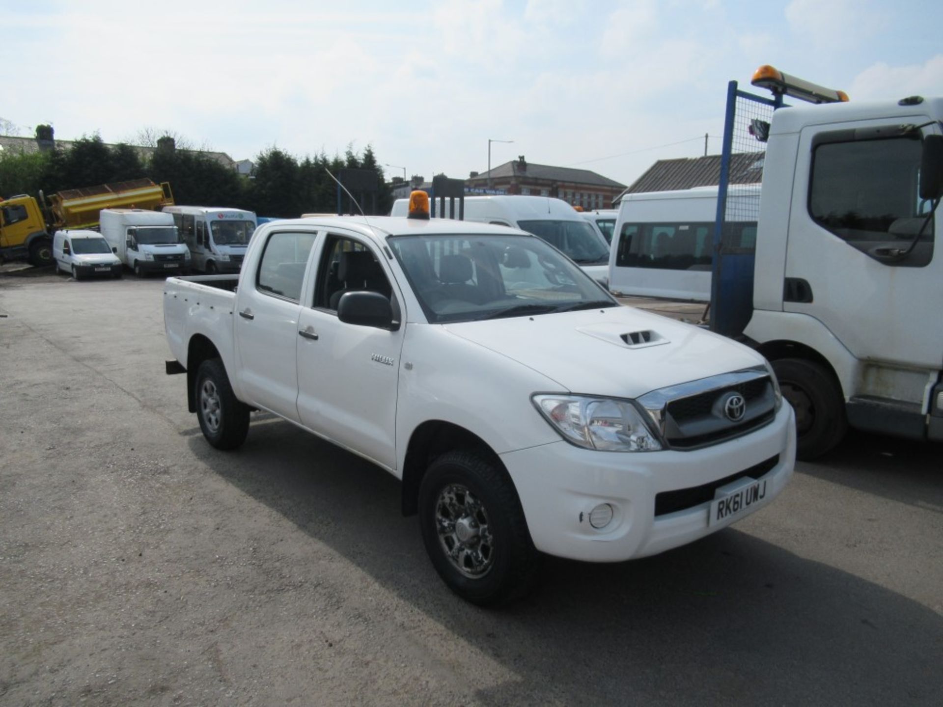 61 reg TOYOTA HILUX HL2 D-4D 4 X 4 DCB, 1ST REG 09/11, TEST 09/19, 109191M WARRANTED, V5 HERE, 1