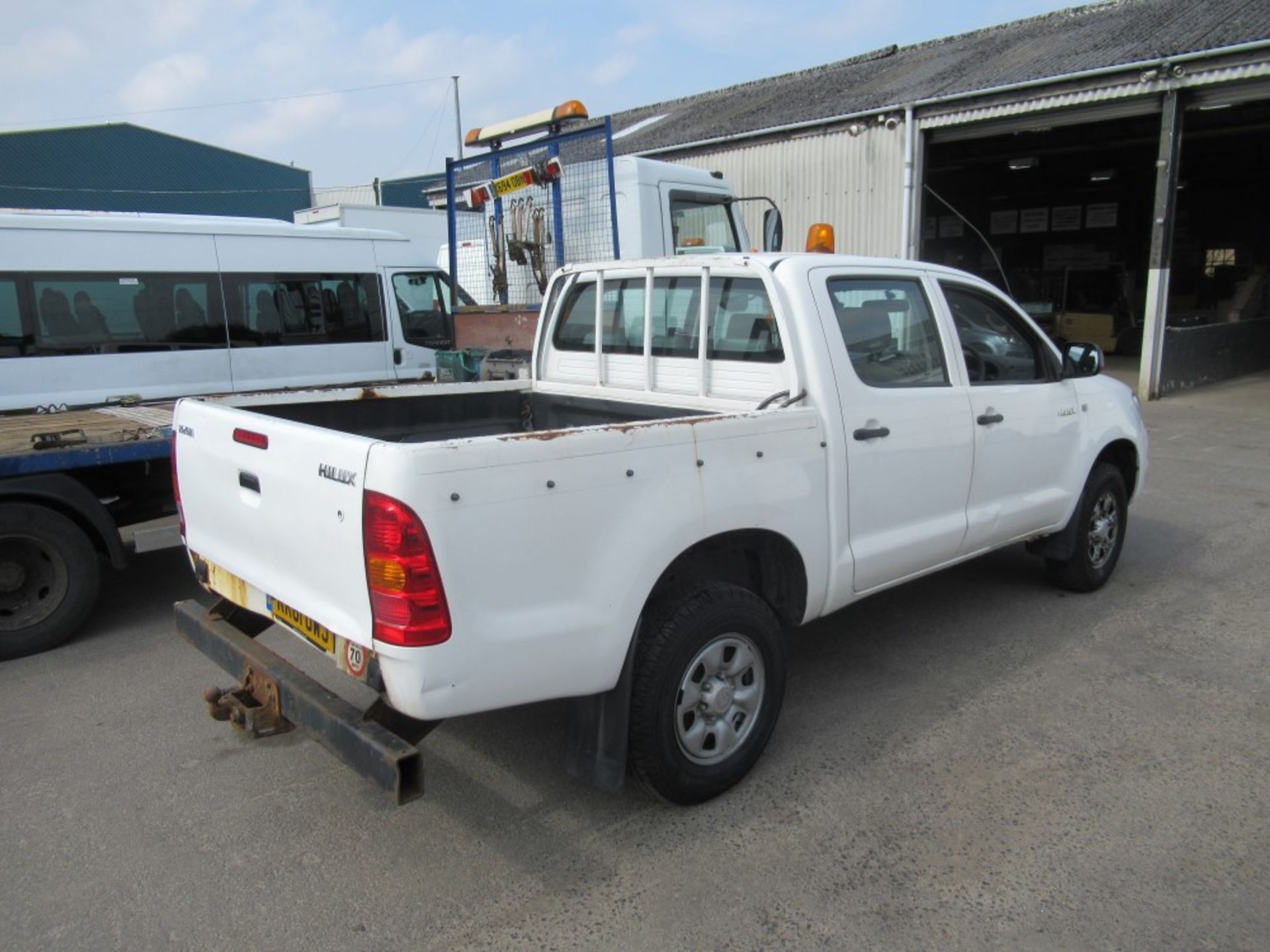 61 reg TOYOTA HILUX HL2 D-4D 4 X 4 DCB, 1ST REG 09/11, TEST 09/19, 109191M WARRANTED, V5 HERE, 1 - Bild 4 aus 5