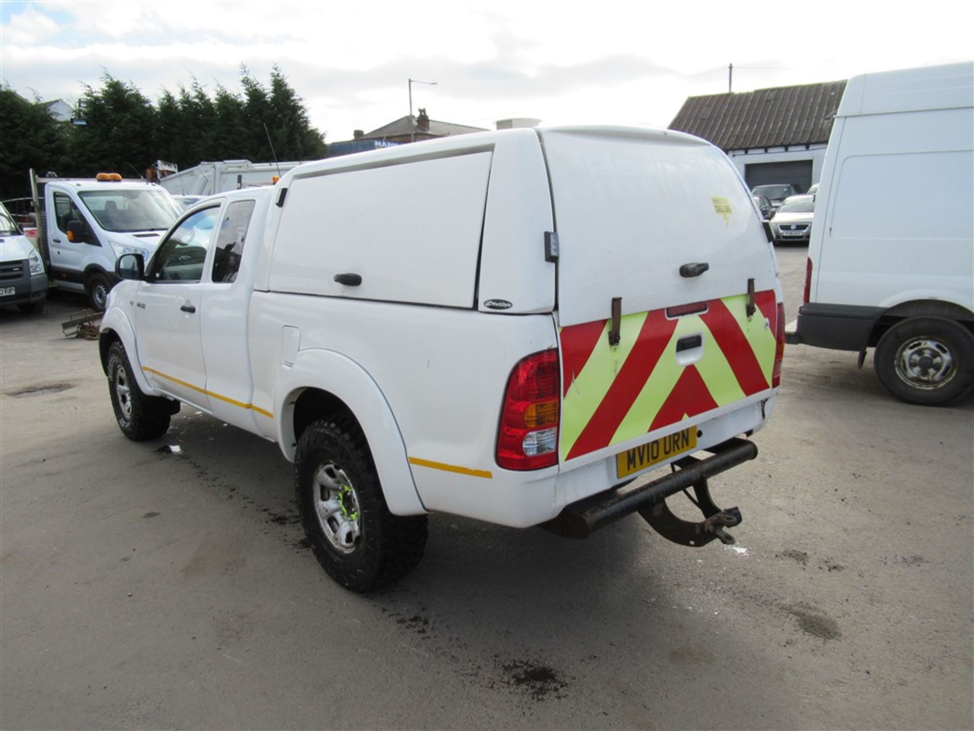 10 reg TOYOTA HILUX HL2 D-4D 4 X 4 ECB (DIRECT ELECTRICITY NW) 1ST REG 03/10, TEST 04/19, 130303M, - Image 3 of 5