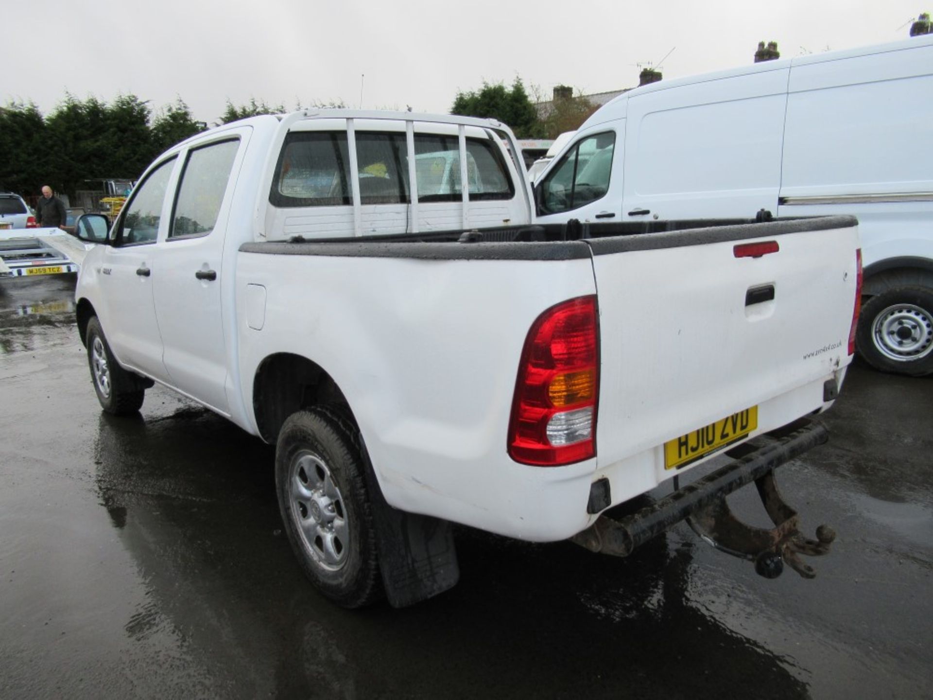 10 reg TOYOTA HILUX HL2 D-4D 4 X 4, 1ST REG 05/10, TEST 05/19, 131207M NOT WARRANTED, V5 HERE, 1 - Image 3 of 5