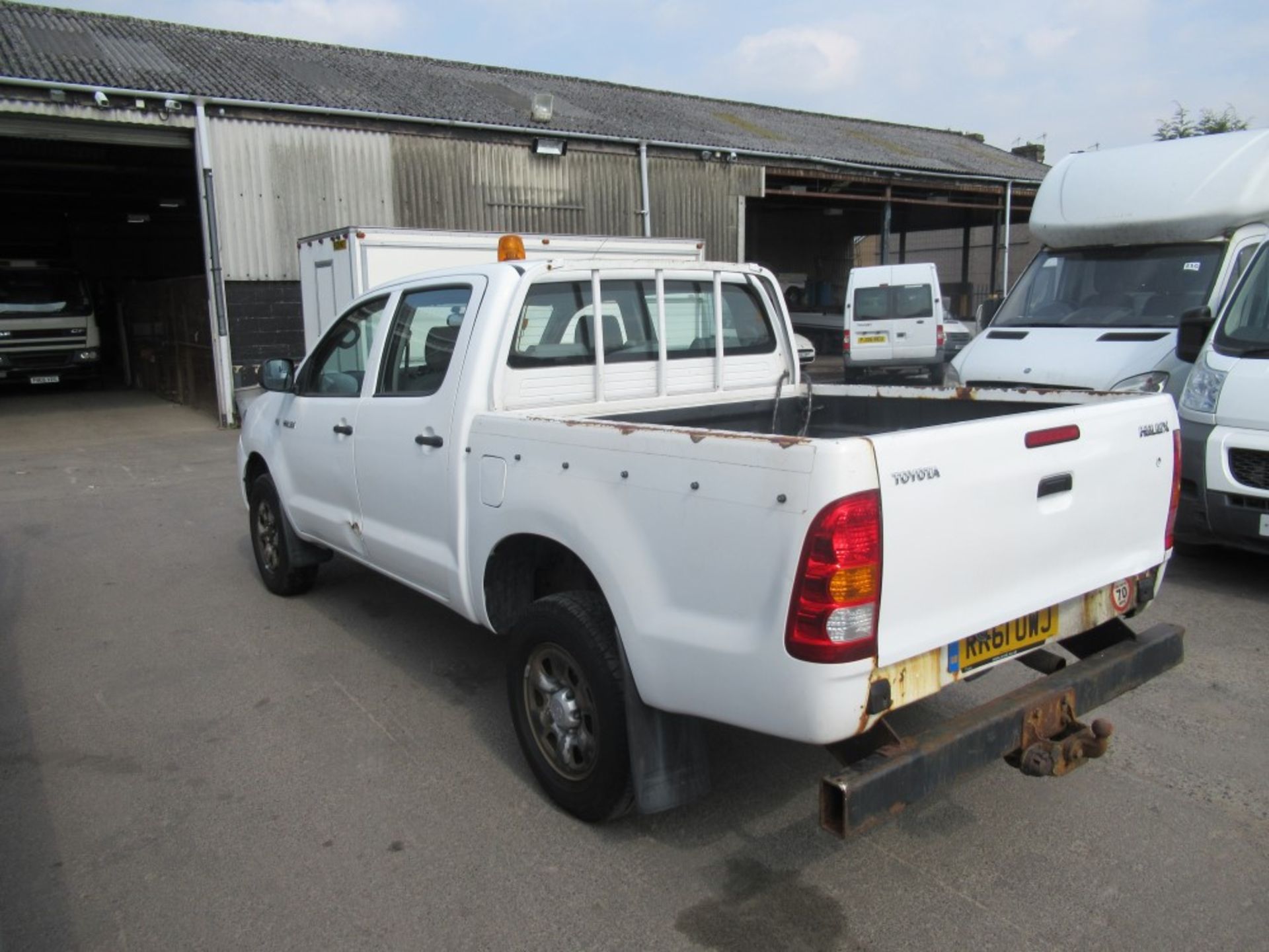 61 reg TOYOTA HILUX HL2 D-4D 4 X 4 DCB, 1ST REG 09/11, TEST 09/19, 109191M WARRANTED, V5 HERE, 1 - Bild 3 aus 5