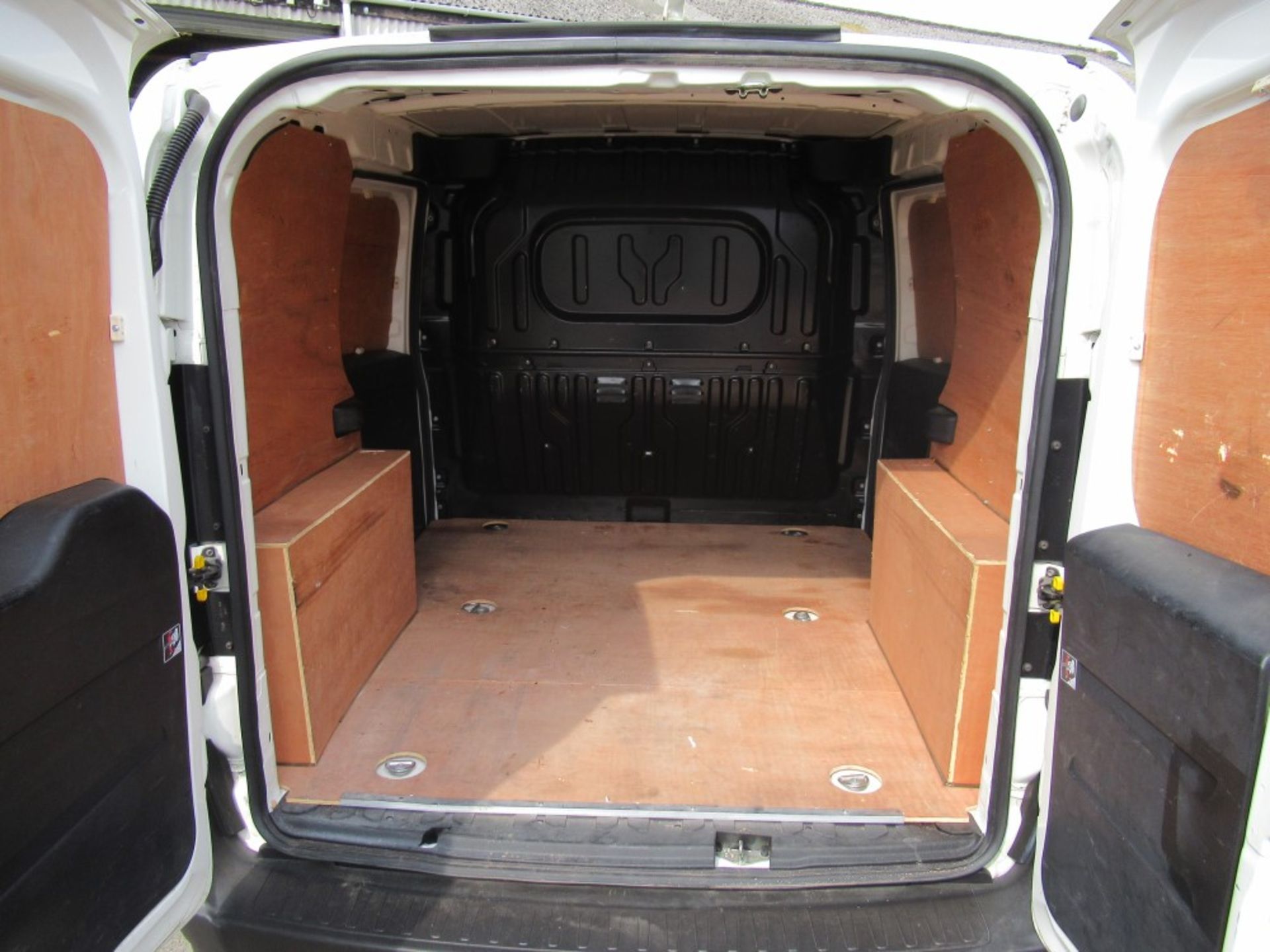 15 reg FIAT DOBLO 16V MULTIJET VAN, 1ST REG 04/15, TEST 01/20, 70831M WARRANTED, V5 HERE, 2 FORMER - Image 5 of 6