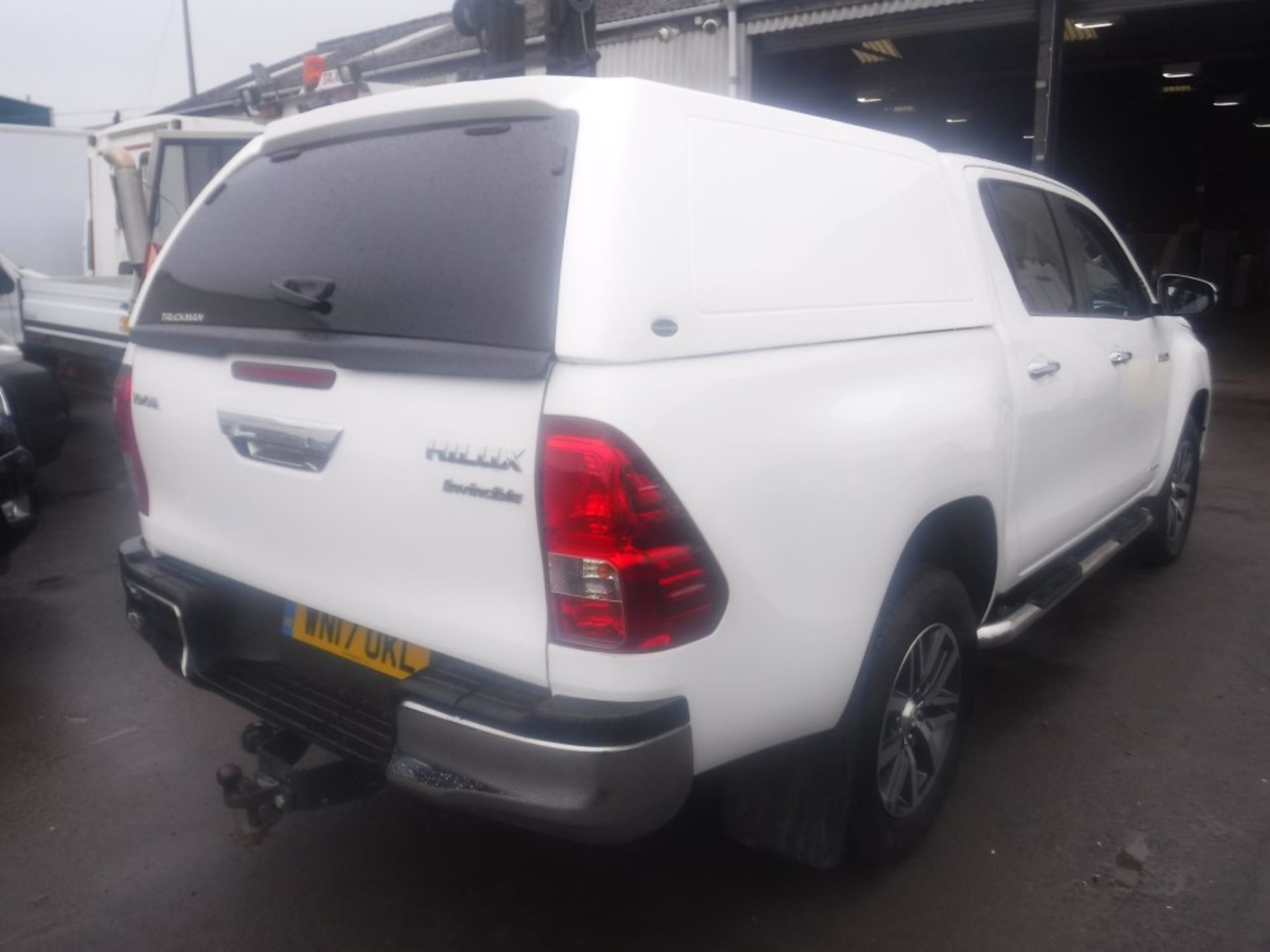 17 reg TOYOTA HILUX INVINCIBLE D-4D, 1ST REG 03/17, 34938M WARRANTED, V5 HERE, 1 OWNER FROM NEW [+ - Bild 4 aus 6