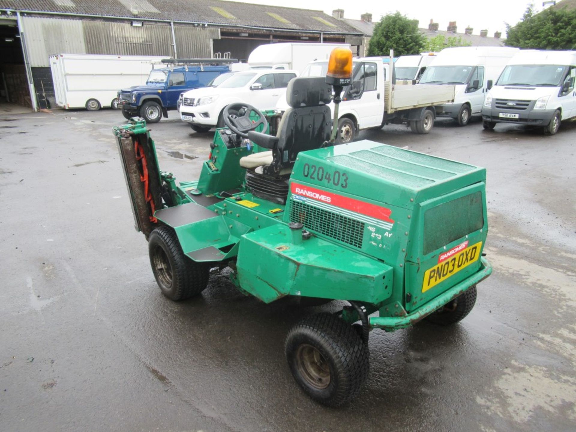 03 reg RANSOMES HIGHWAY 2130 RIDE ON MOWER (DIRECT COUNCIL) 2206 HOURS NOT WARRANTED, NO V5 [+ VAT] - Image 4 of 5