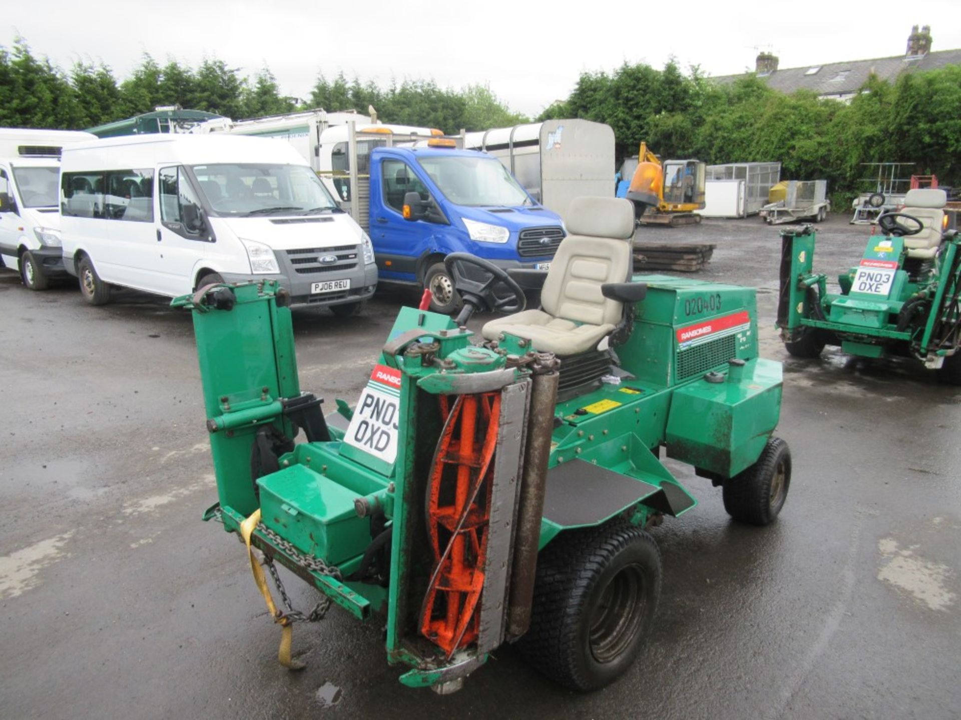 03 reg RANSOMES HIGHWAY 2130 RIDE ON MOWER (DIRECT COUNCIL) 2206 HOURS NOT WARRANTED, NO V5 [+ VAT] - Image 3 of 5