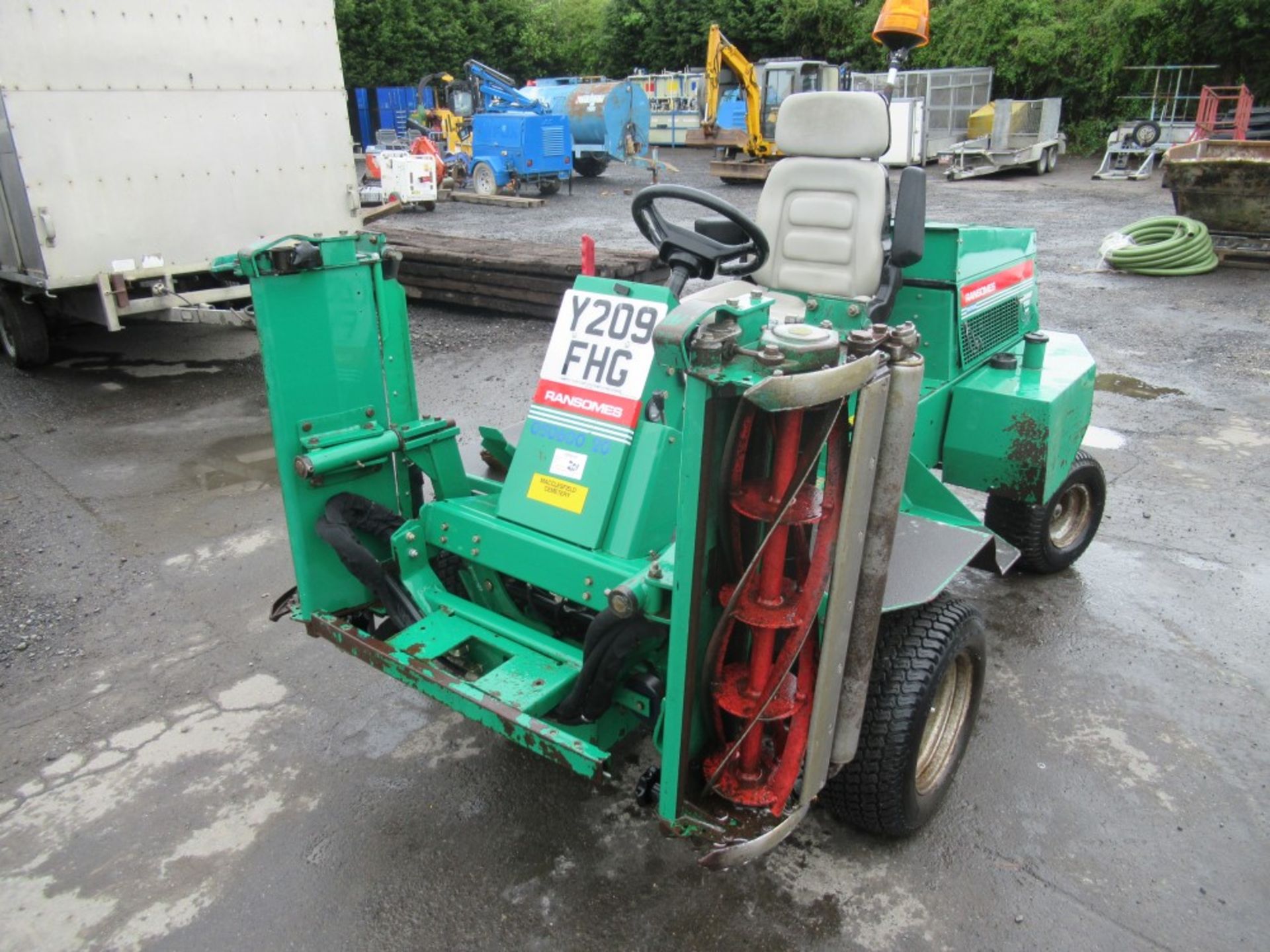 Y reg RANSOMES HIGHWAY 2130 RIDE ON MOWER (DIRECT COUNCIL) 1802 HOURS NOT WARRANTED, NO V5 [+ VAT] - Image 2 of 5