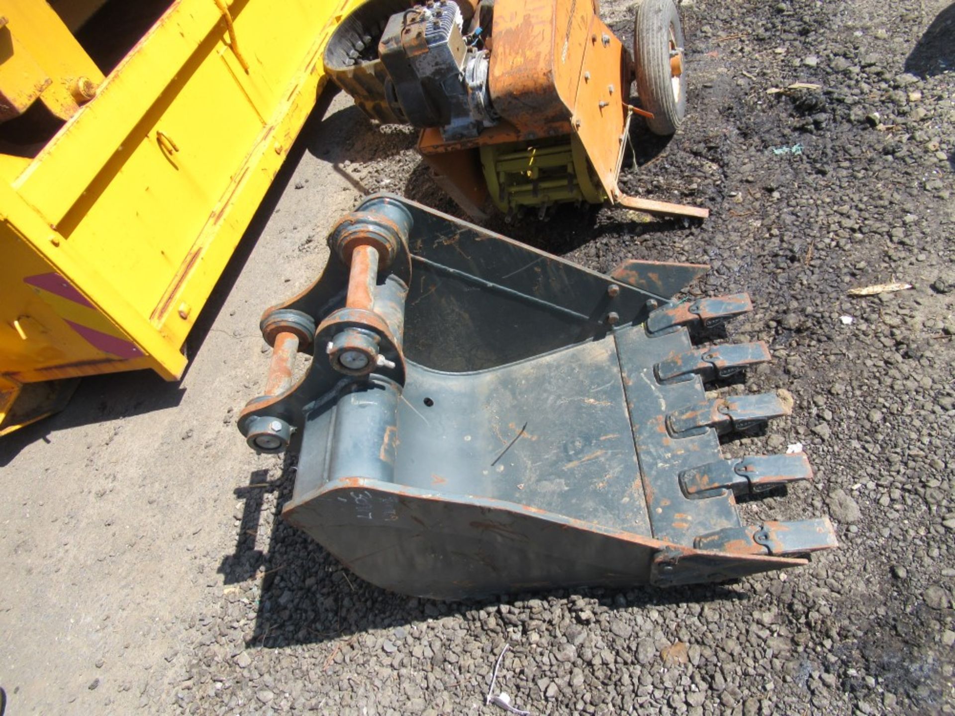 2FT DIGGER BUCKET [+ VAT]