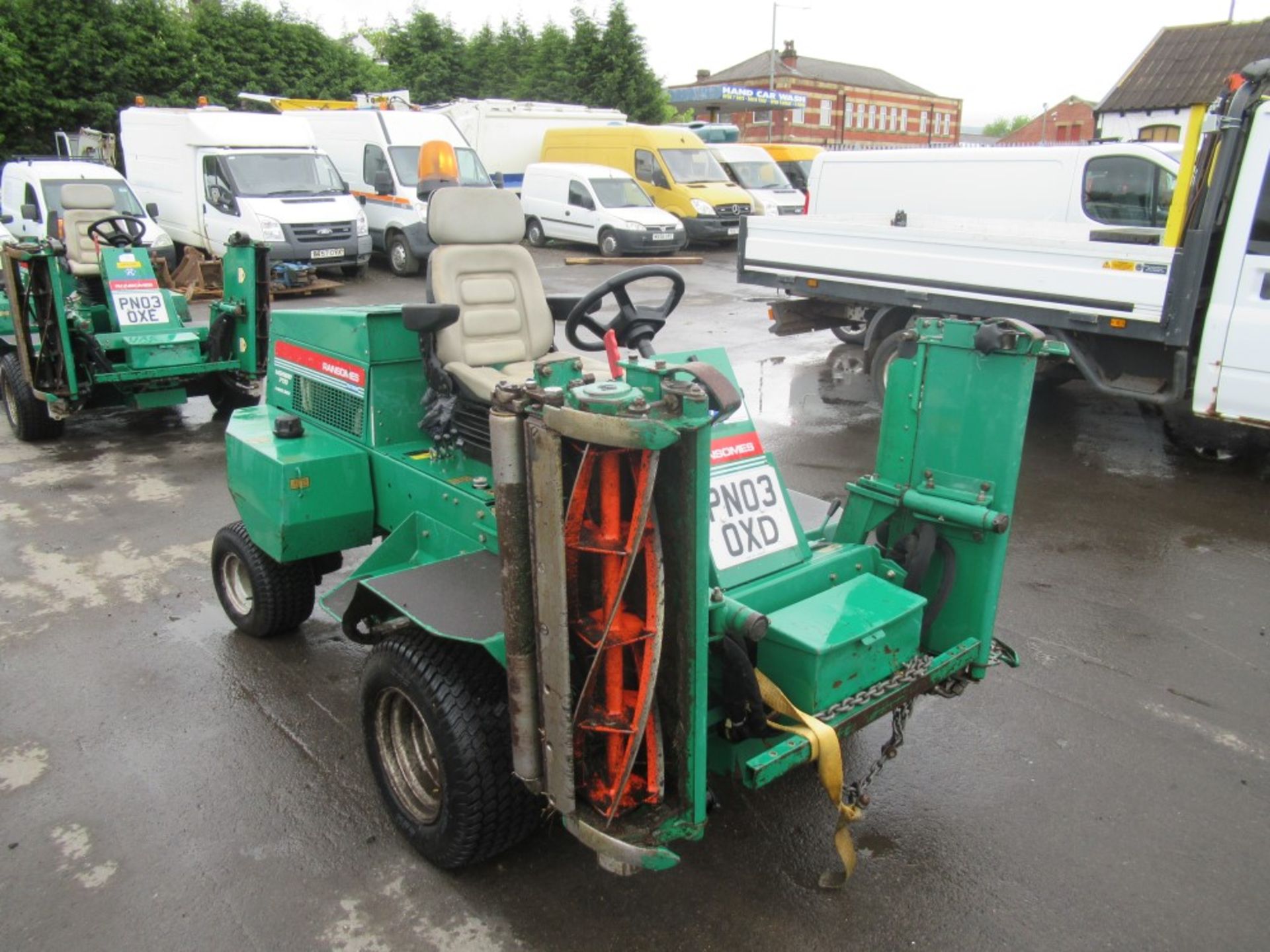 03 reg RANSOMES HIGHWAY 2130 RIDE ON MOWER (DIRECT COUNCIL) 2206 HOURS NOT WARRANTED, NO V5 [+ VAT] - Image 2 of 5