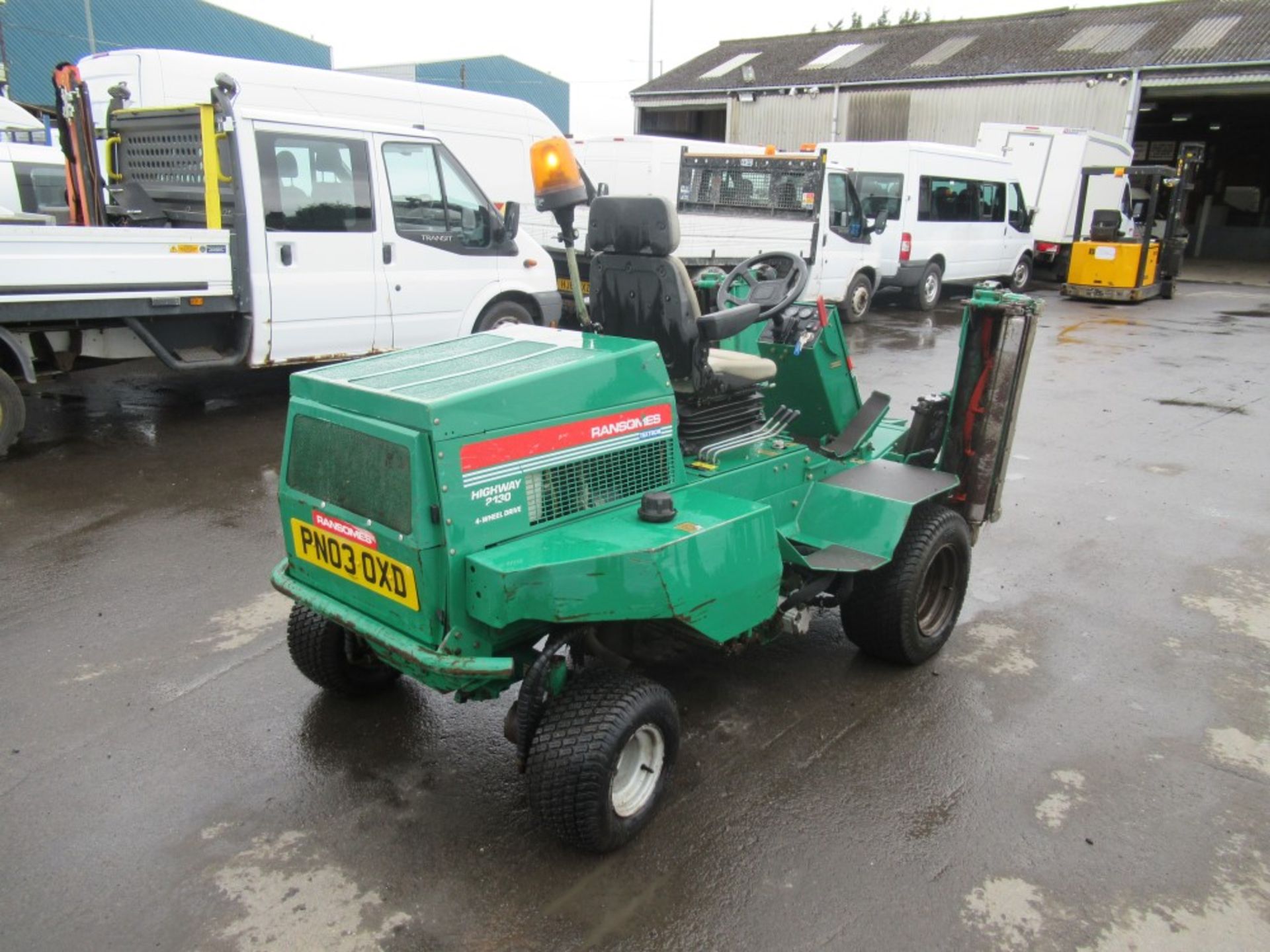 03 reg RANSOMES HIGHWAY 2130 RIDE ON MOWER (DIRECT COUNCIL) 2206 HOURS NOT WARRANTED, NO V5 [+ VAT] - Image 5 of 5