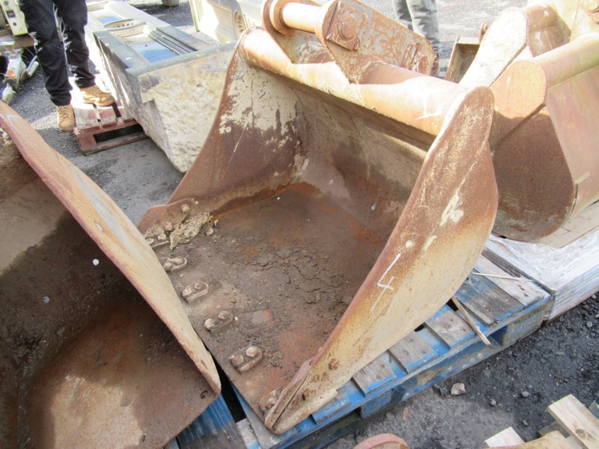 VOLVO 8 TON 34" DIGGING BUCKET (4) [+ VAT]