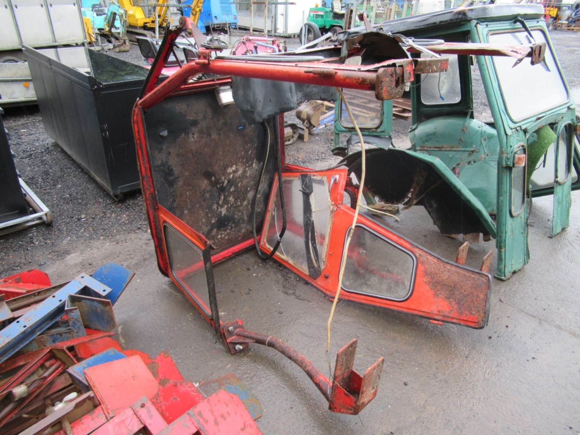 MASSEY 35/135 CAB (RED) [+ VAT]