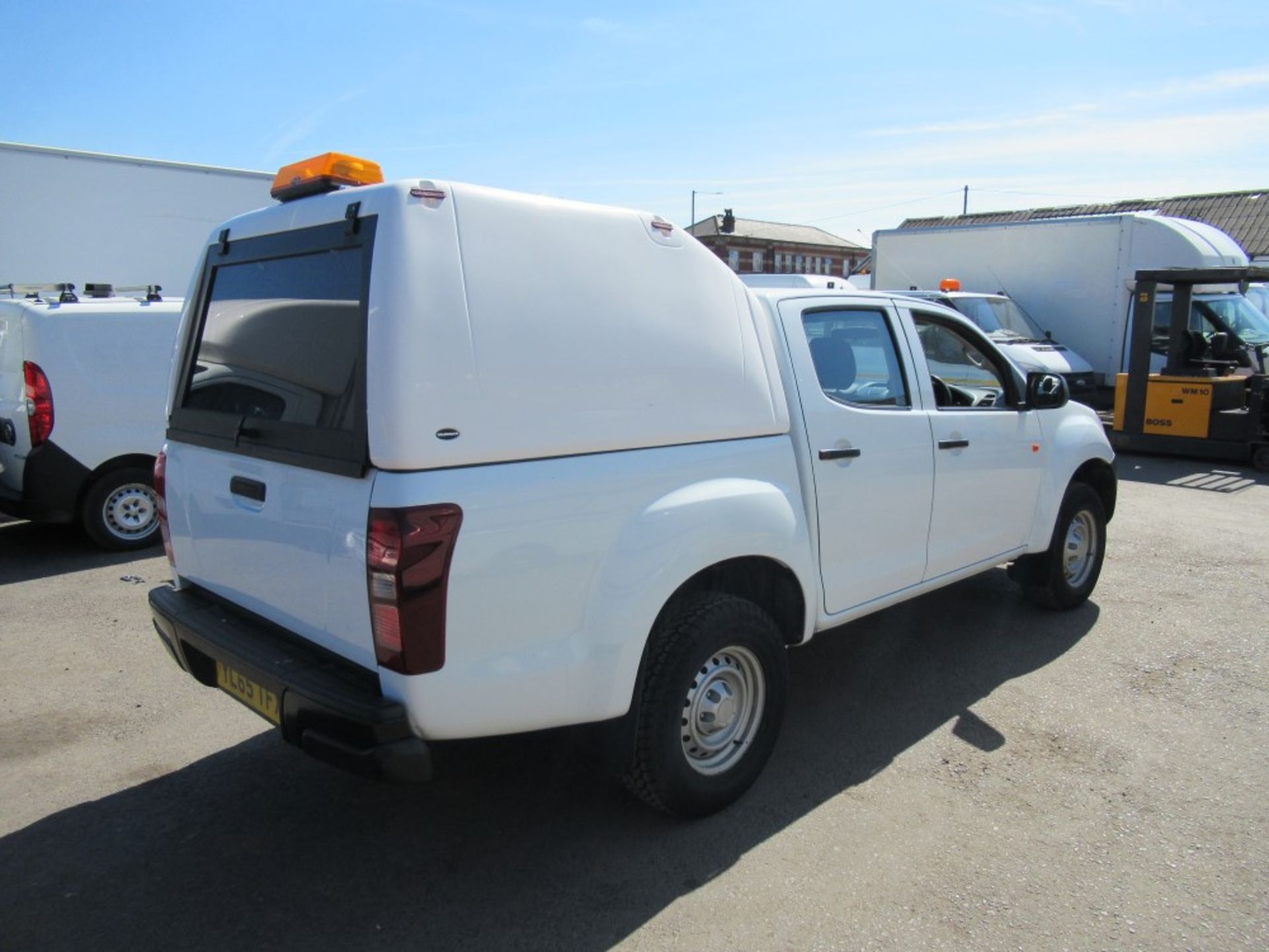 65 reg ISUZU D-MAX TWIN TURBO TD 4x4 PICKUP, 1ST REG 02/16, TEST 02/20, 36800M WARRANTED, V5 HERE, 1 - Image 4 of 5