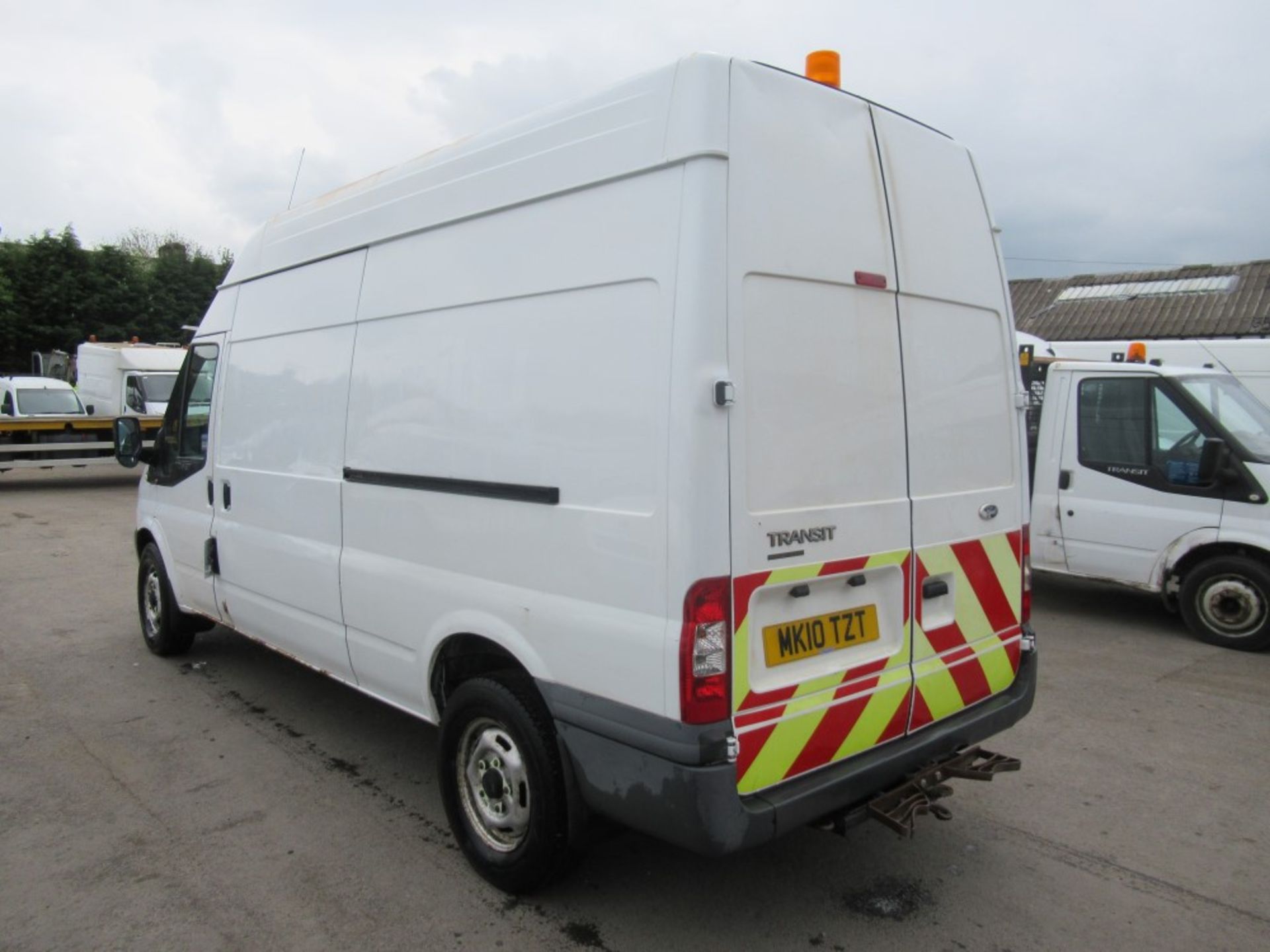 10 reg FORD TRANSIT 115 T350L RWD (DIRECT ELECTRICITY NW) 1ST REG 04/10, TEST 03/20, 76073M, V5 - Image 3 of 6