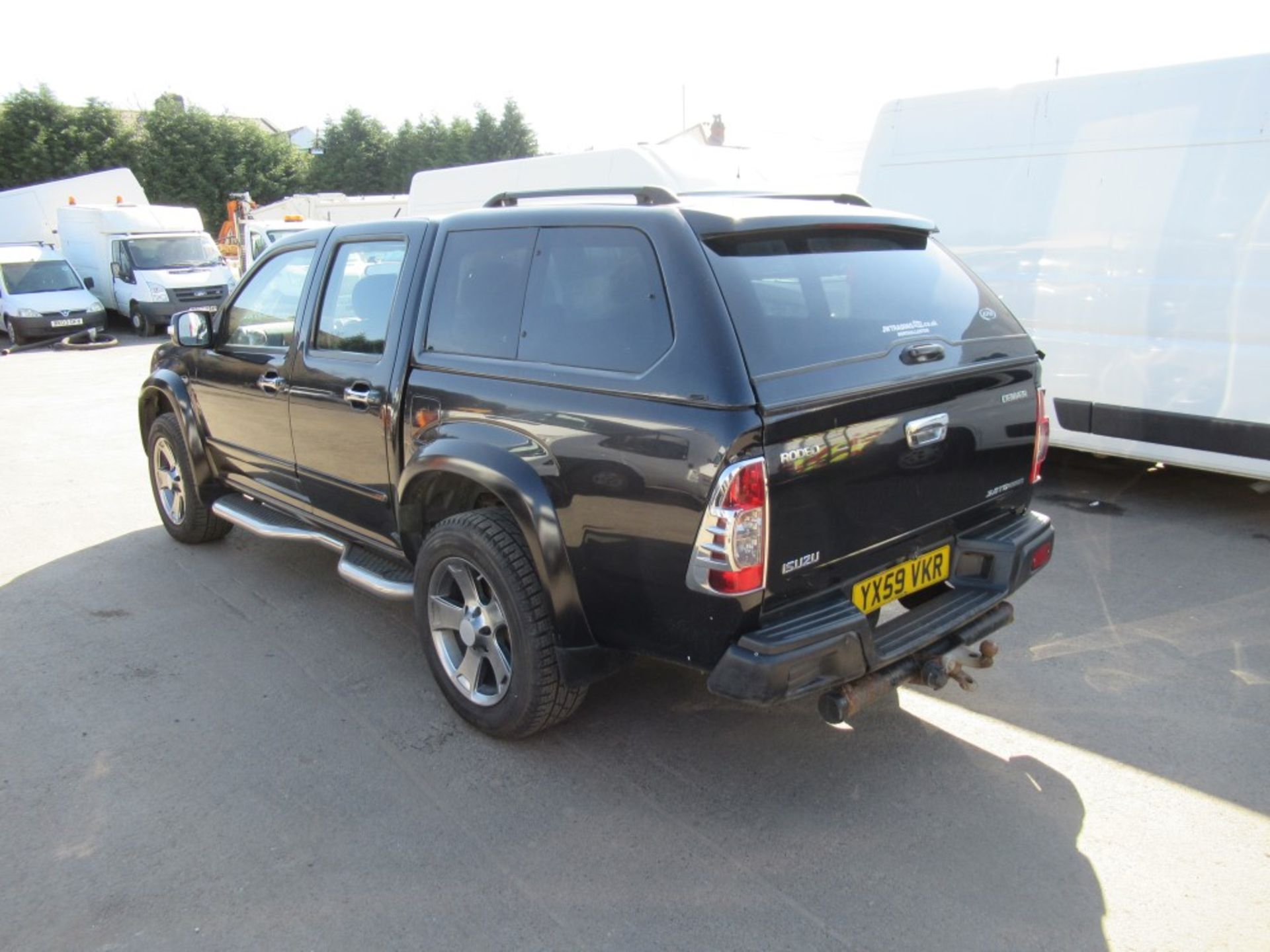 59 reg ISUZU RODEO DENVER MAX D/C PICKUP, 1ST REG 09/09, 91743M, V5 HERE, 1 FORMER KEEPER [+ VAT] - Image 3 of 5