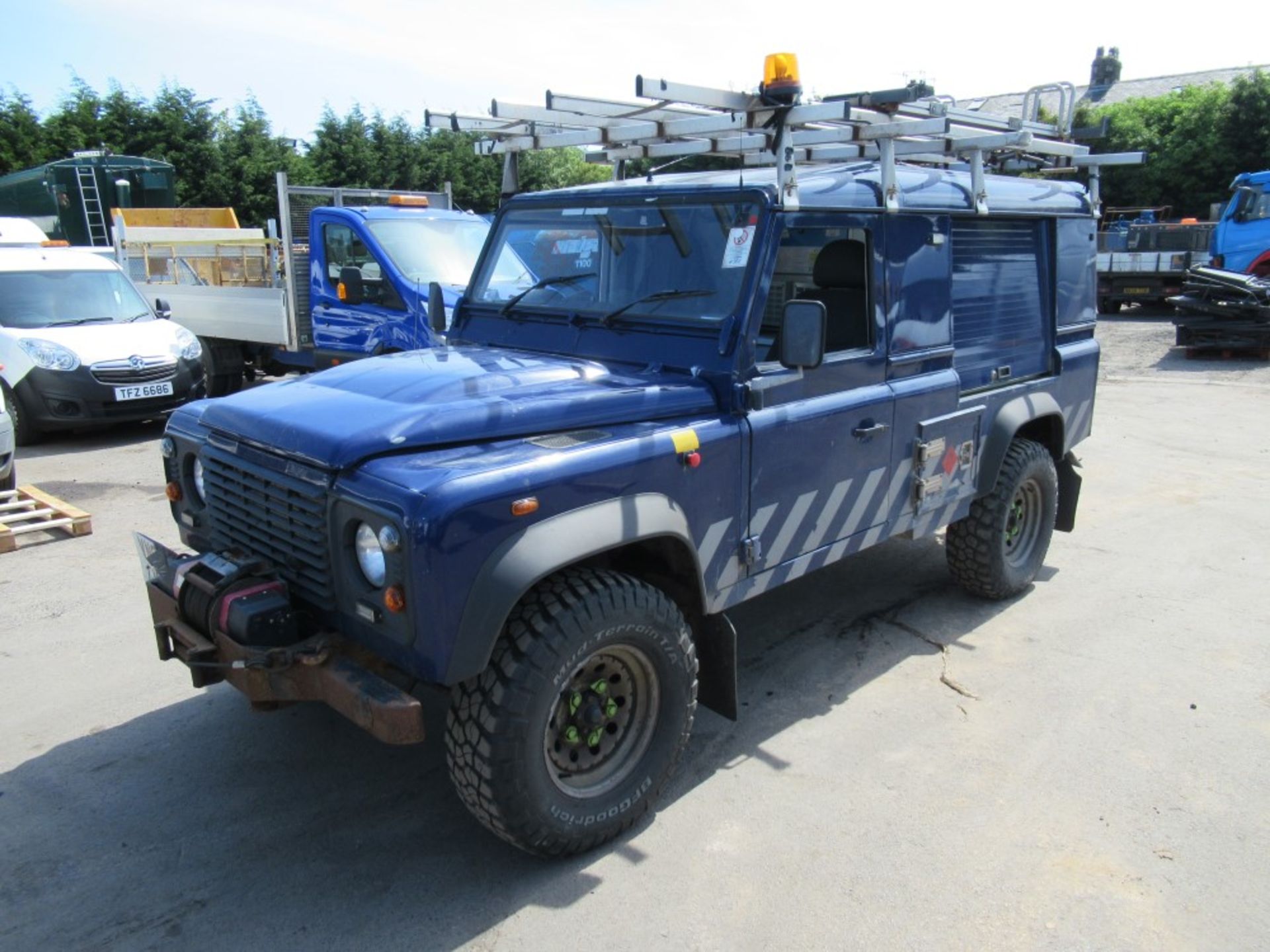 61 reg LAND ROVER DEFENDER 110 HARD TOP TD, 1ST REG 10/11, 156397M WARRANTED, V5 HERE, 1 OWNER - Image 2 of 5