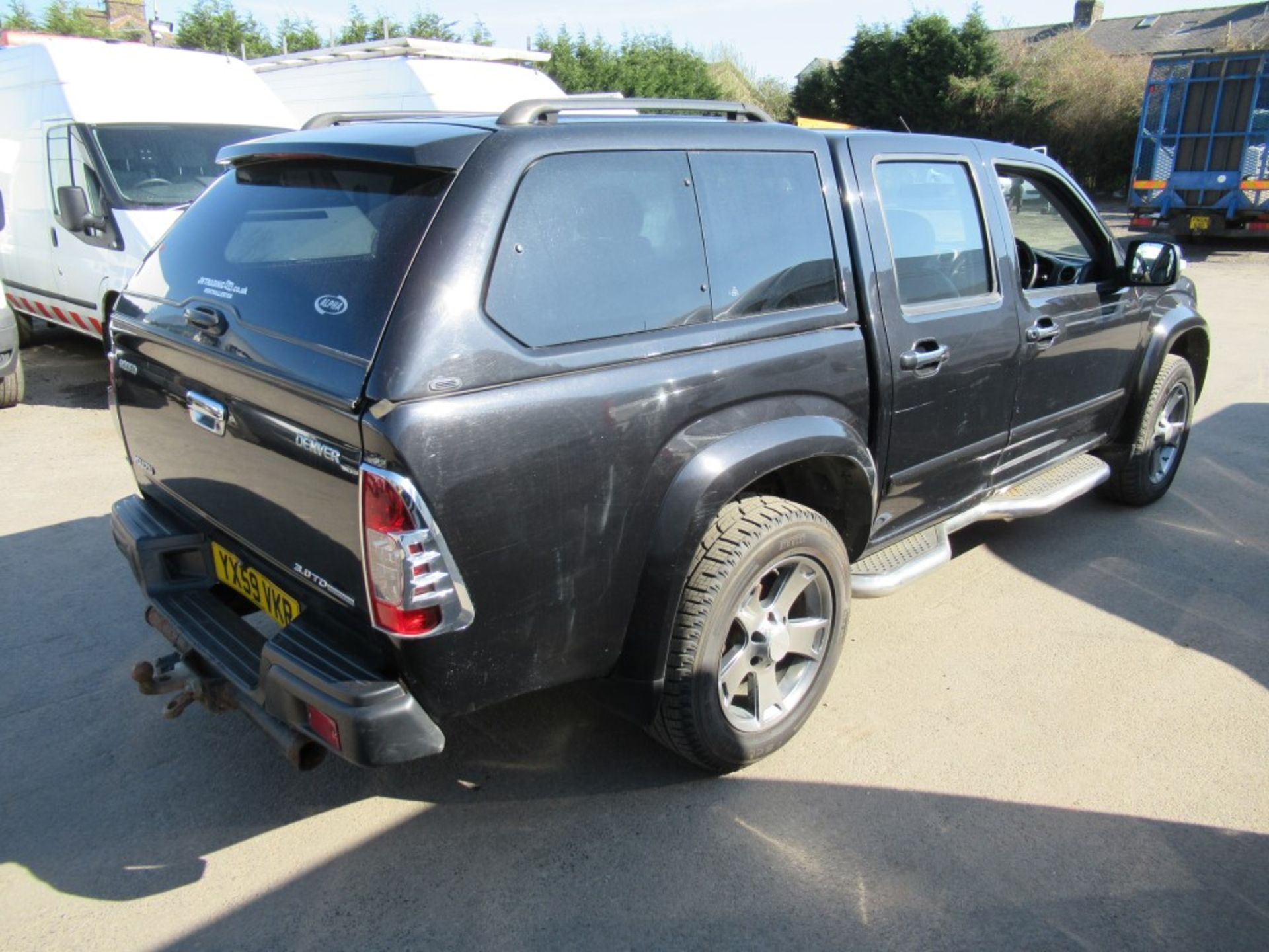 59 reg ISUZU RODEO DENVER MAX D/C PICKUP, 1ST REG 09/09, 91743M, V5 HERE, 1 FORMER KEEPER [+ VAT] - Image 4 of 5