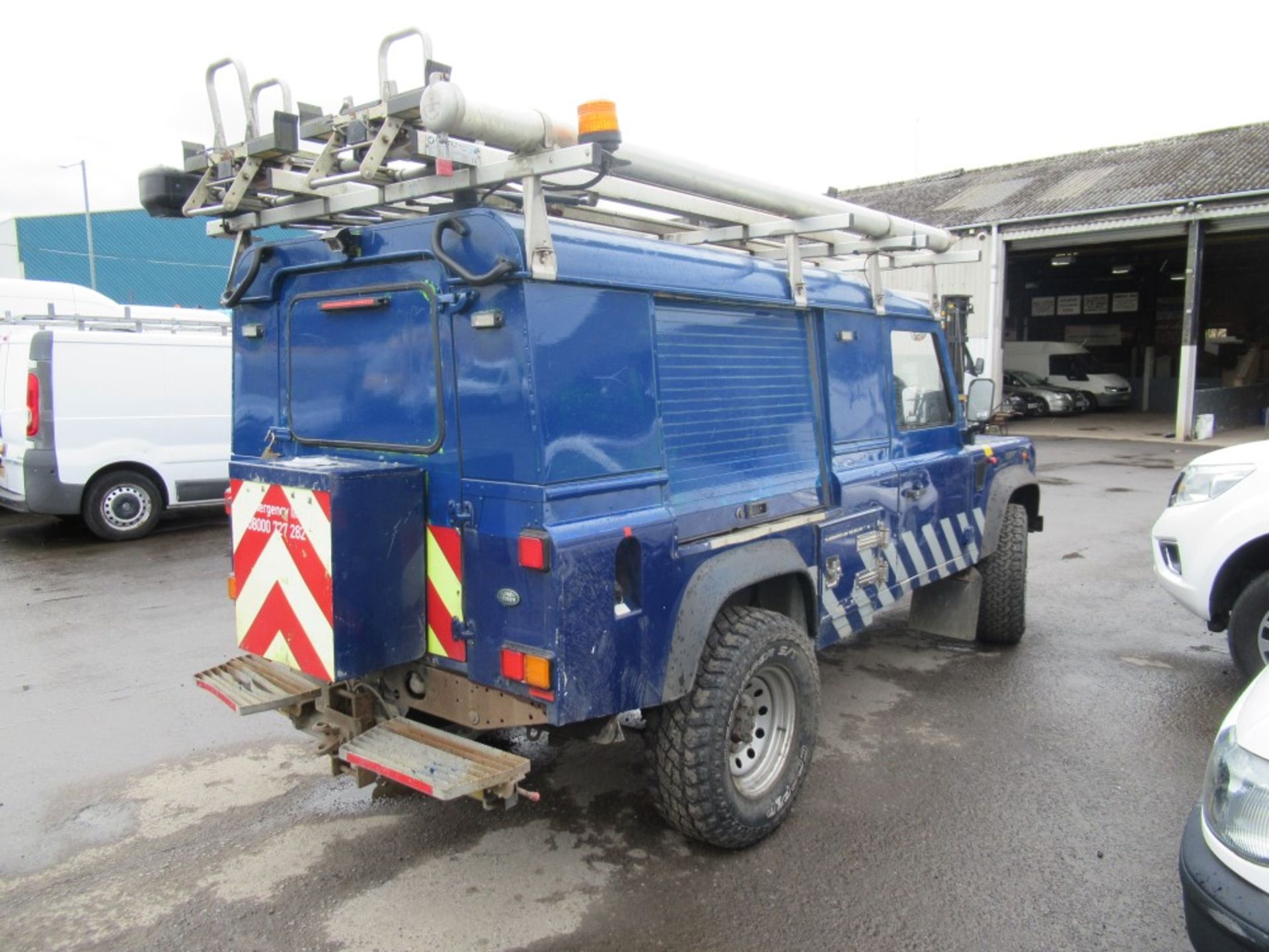 61 reg LANDROVER DEFENDER 110 HARD TOP TD, 1ST REG 10/11, TEST 08/19, 147939M, V5 HERE, 1 OWNER FROM - Image 4 of 5