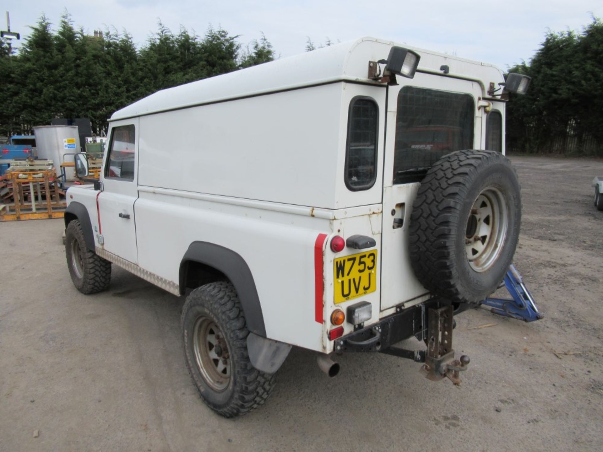 W reg LANDROVER DEFENDER 110 TD5, 1ST REG 03/00, TEST 08/19, 146595M NOT WARRANTED, OLD STYLE V5 - Image 3 of 5