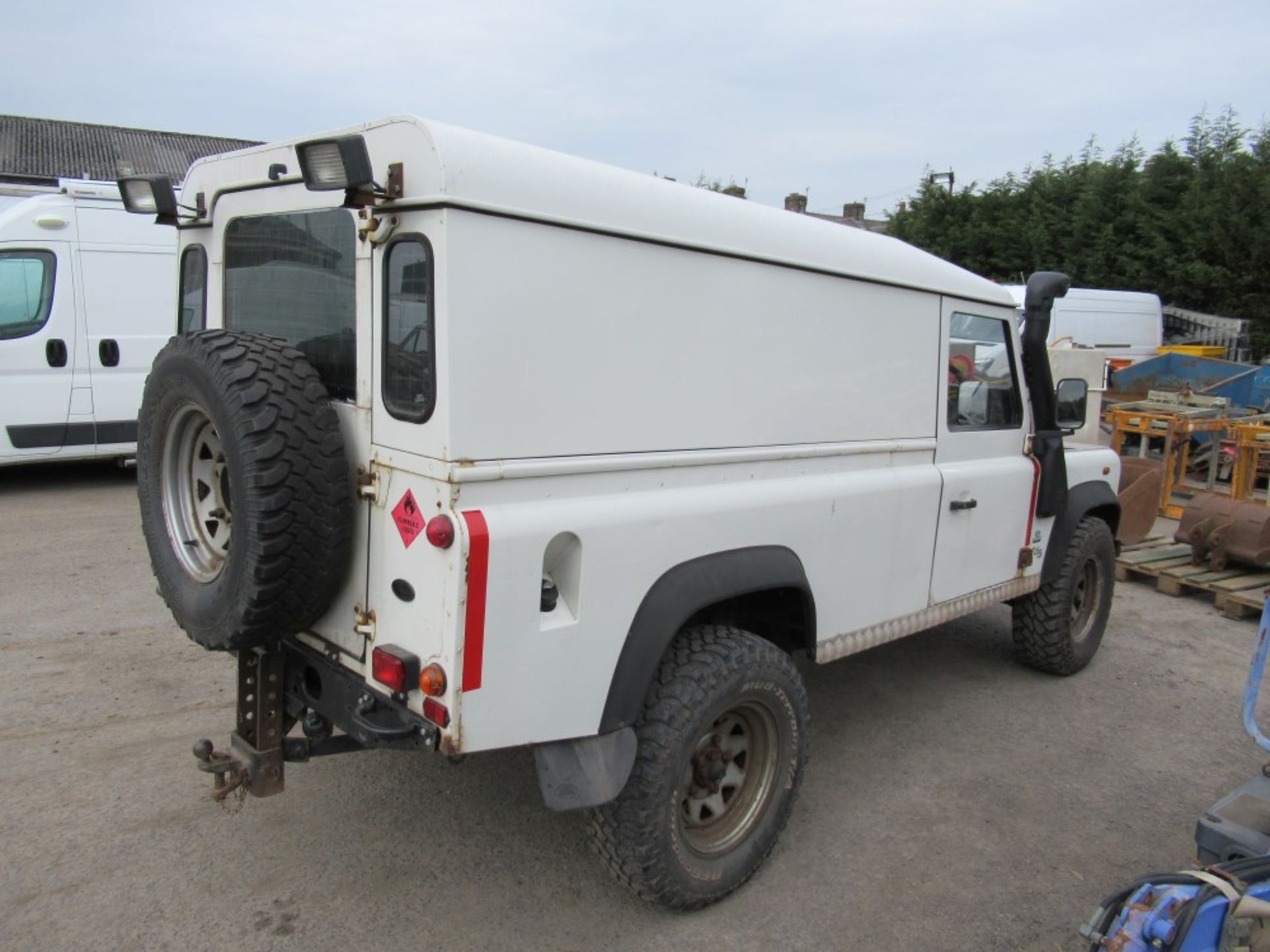 W reg LANDROVER DEFENDER 110 TD5, 1ST REG 03/00, TEST 08/19, 146595M NOT WARRANTED, OLD STYLE V5 - Image 4 of 5