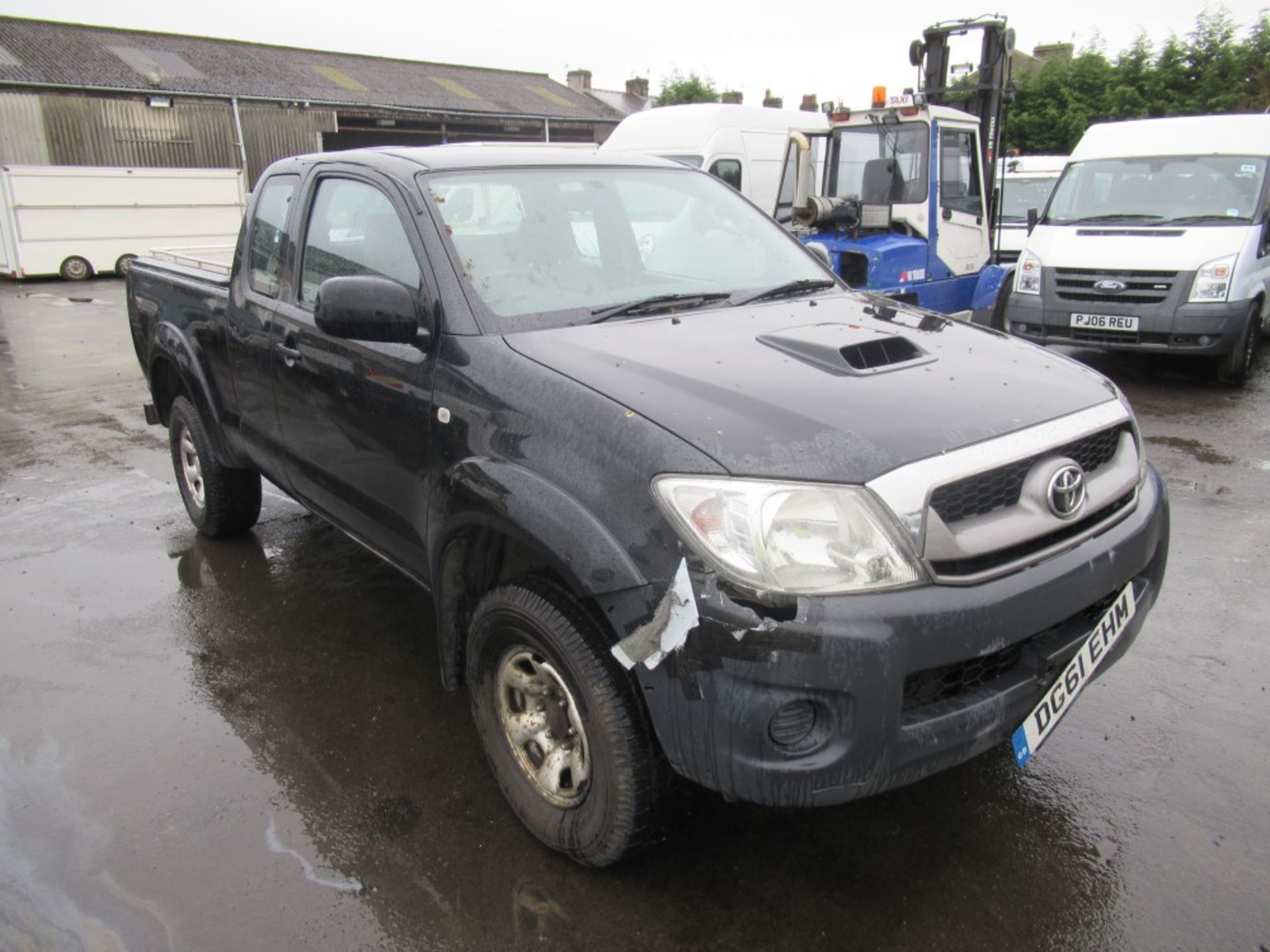 61 reg TOYOTA HILUX HL2 D-4D 4 X 4 ECB, 1ST REG 09/11, TEST 09/19, 306943M NOT WARRANTED, NO V5 [+