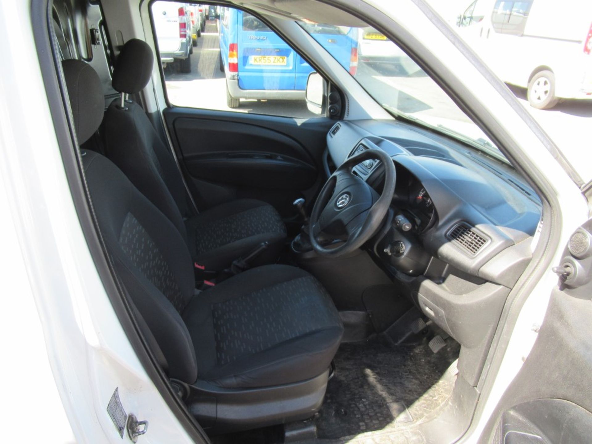 2014 VAUXHALL COMBO 2000 L1H1 CDTI SS ECO FLEX, 1ST REG 07/14, TEST 07/19, 106620M WARRANTED, V5 - Image 5 of 5