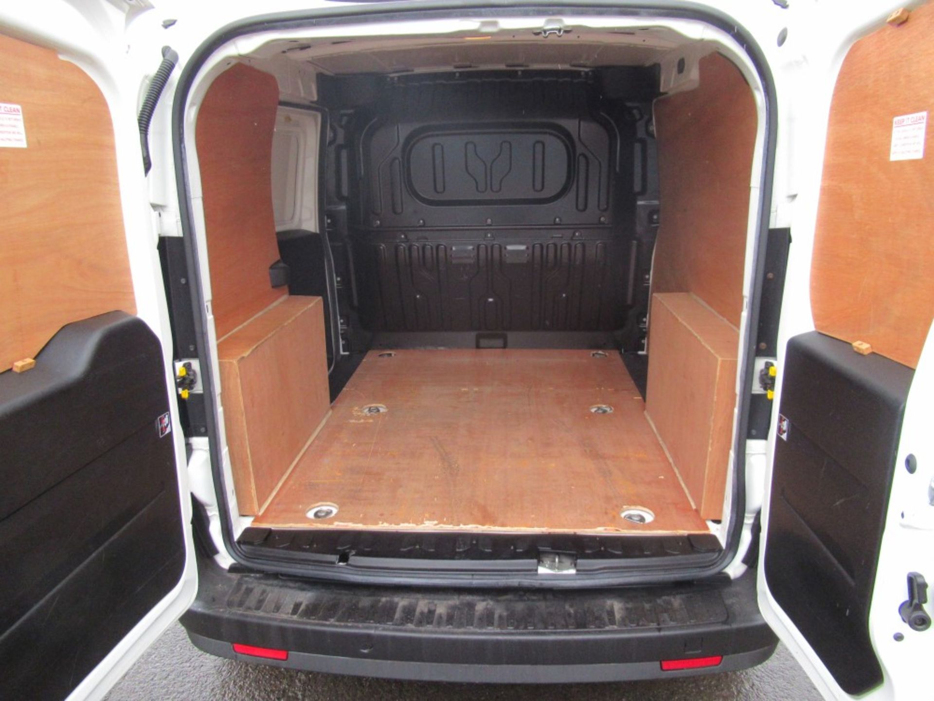 65 reg VAUXHALL COMBO 2000 CDTI VAN, 1ST REG 10/15, TEST 09/19, 94941M, V5 HERE, 1 OWNER FROM NEW [+ - Image 5 of 6