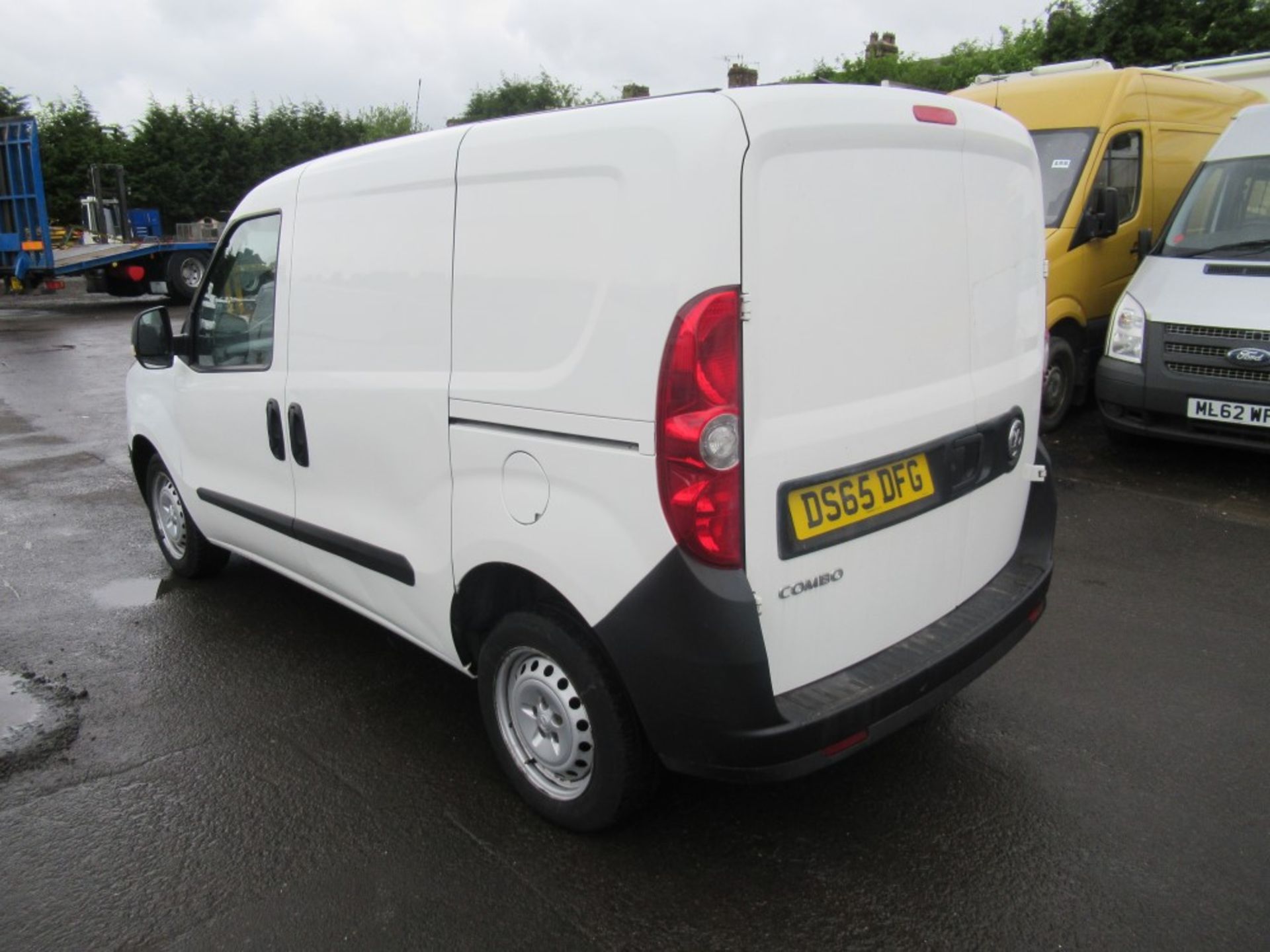 65 reg VAUXHALL COMBO 2000 CDTI VAN, 1ST REG 10/15, TEST 09/19, 94941M, V5 HERE, 1 OWNER FROM NEW [+ - Image 3 of 6