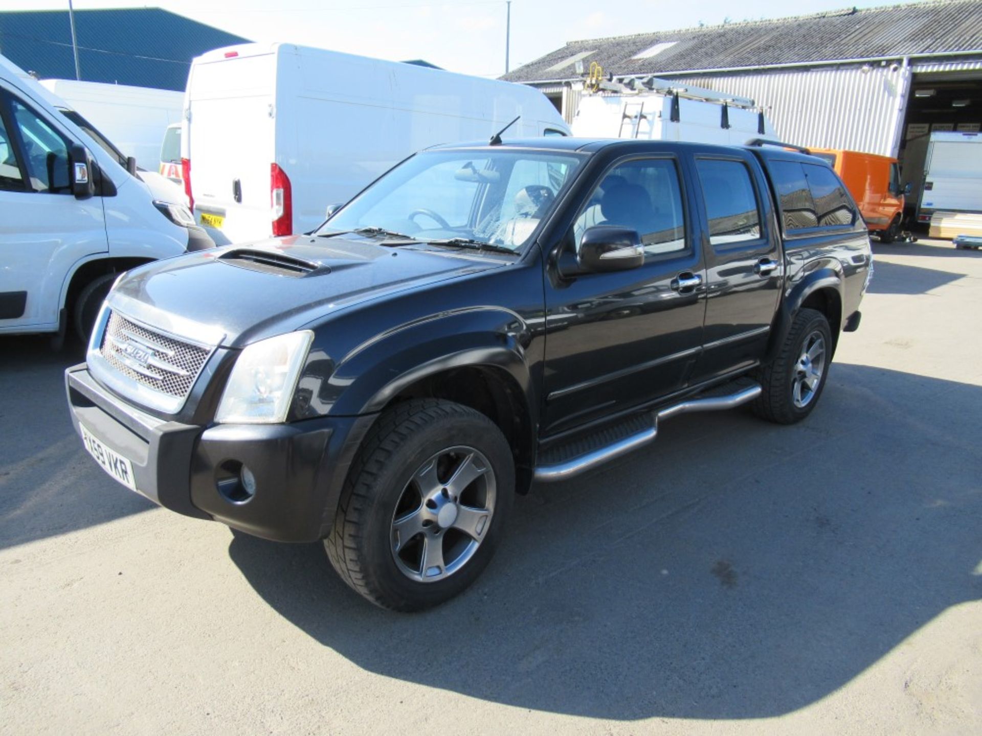 59 reg ISUZU RODEO DENVER MAX D/C PICKUP, 1ST REG 09/09, 91743M, V5 HERE, 1 FORMER KEEPER [+ VAT] - Image 2 of 5