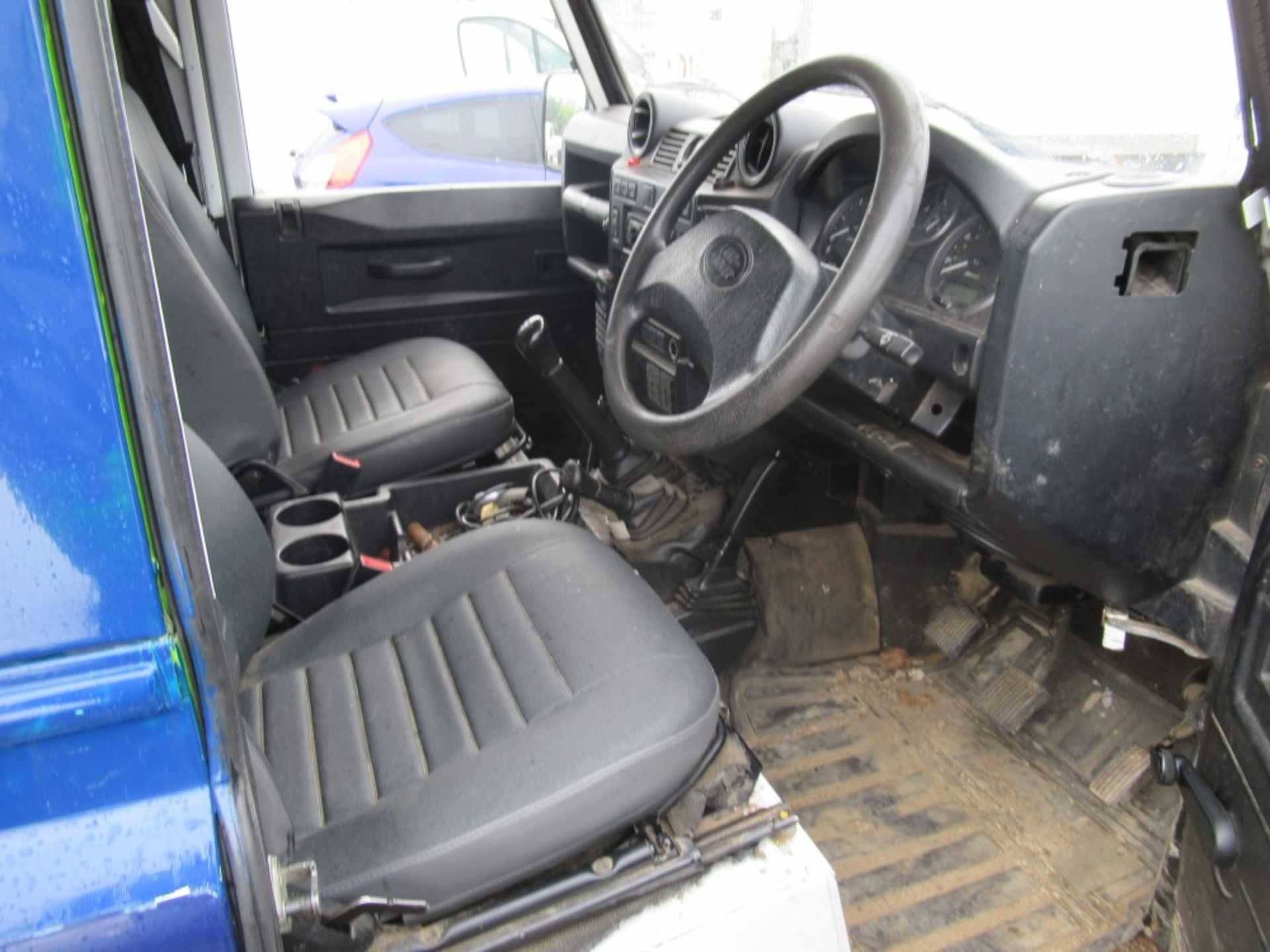 61 reg LANDROVER DEFENDER 110 HARD TOP TD, 1ST REG 10/11, TEST 08/19, 147939M, V5 HERE, 1 OWNER FROM - Image 5 of 5