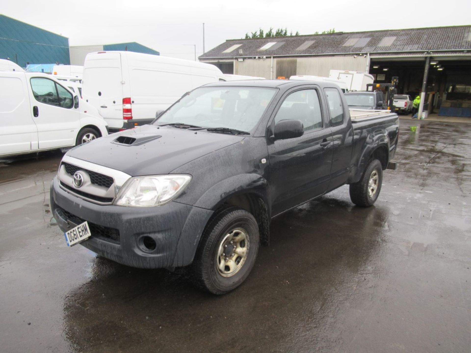 61 reg TOYOTA HILUX HL2 D-4D 4 X 4 ECB, 1ST REG 09/11, TEST 09/19, 306943M NOT WARRANTED, NO V5 [+ - Image 2 of 5