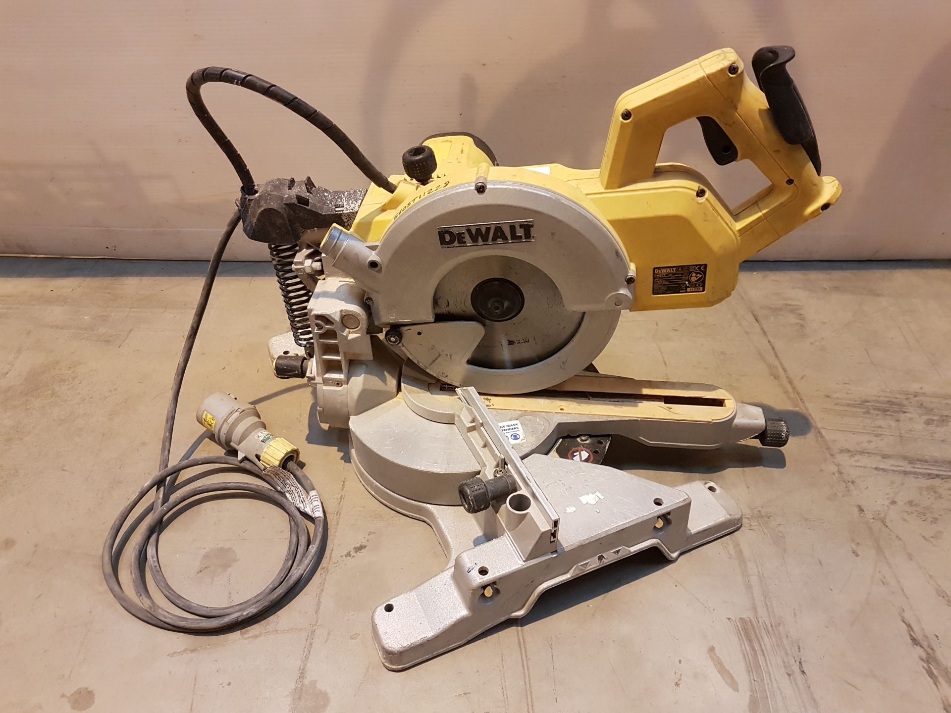 CROSSCUT & MITRE CHOP SAW - 110V 5020N3608, working