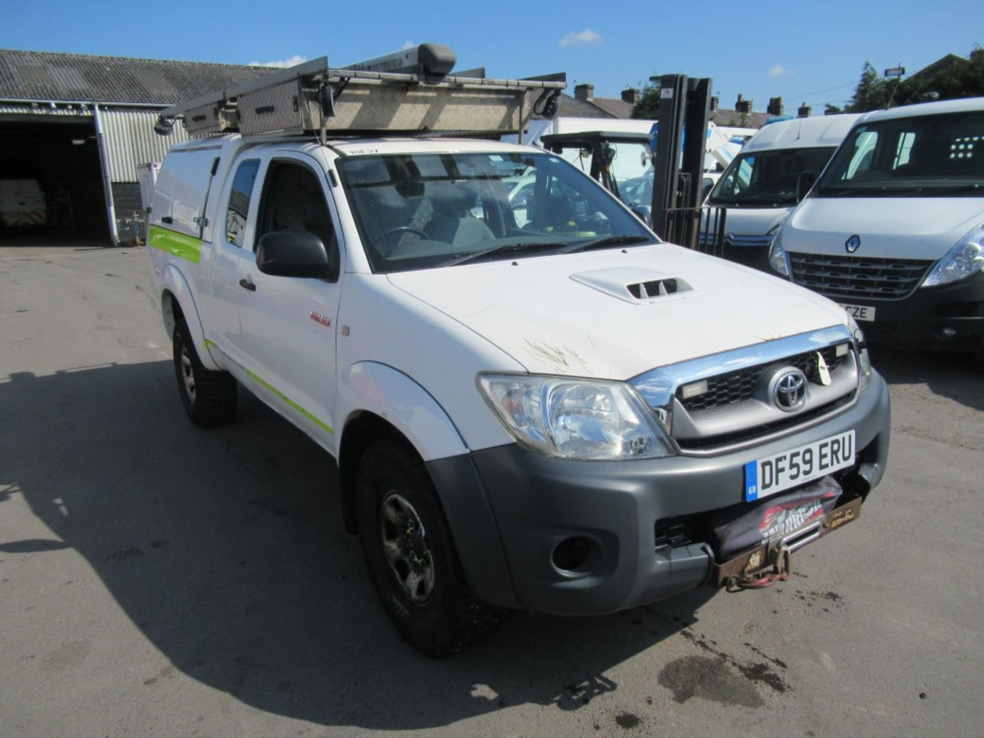 59 reg TOYOTA HILUX HL2 D-4D 4 X 4 ECB (DIRECT ELECTRICITY NW) 1ST REG 01/10, TEST 11/19, 98866M, V5