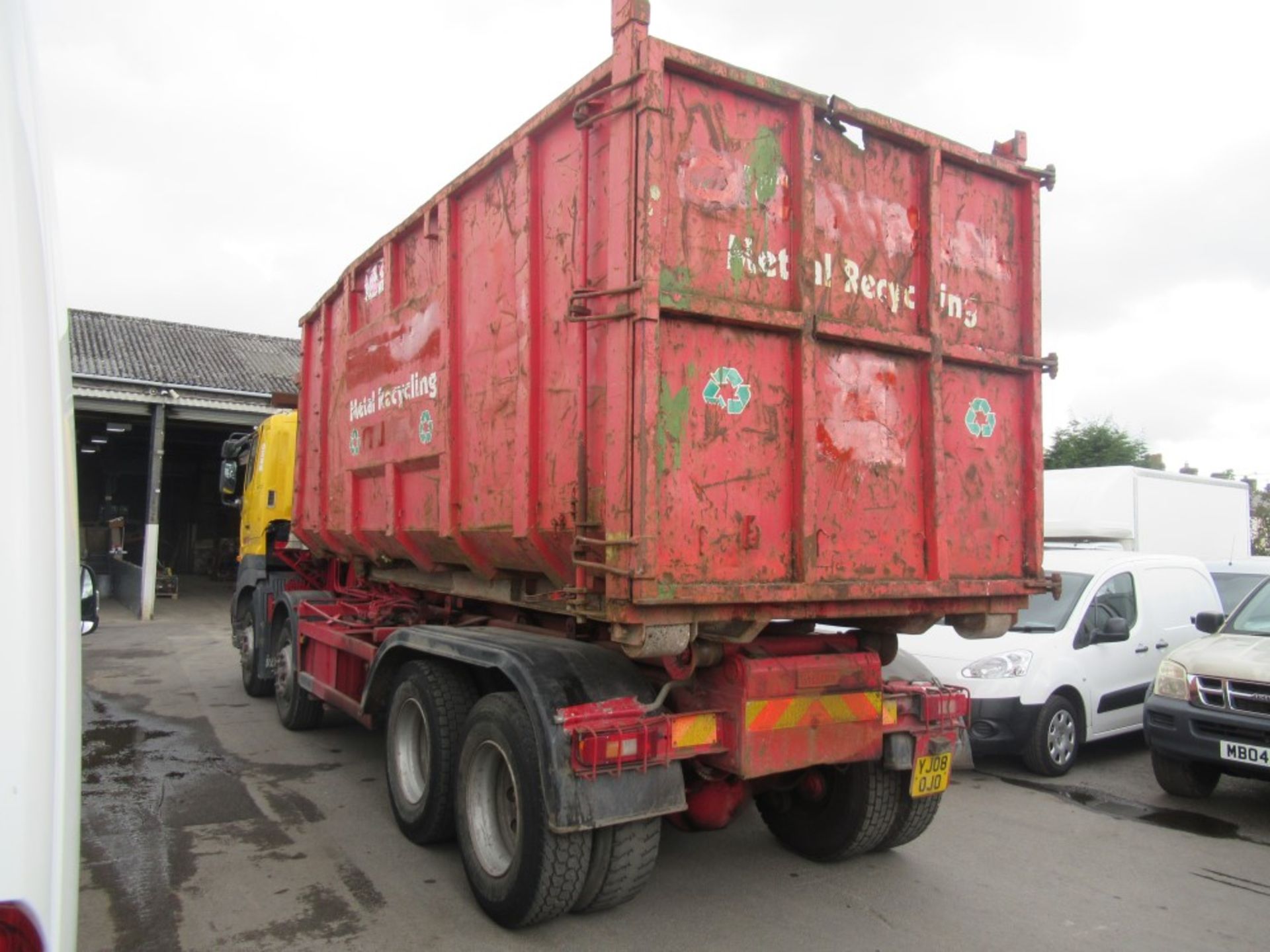 HINO HOOKLIFT SKIP LOADER, 1ST REG 05/08, 300785KM, V5 HERE, 1 FORMER KEEPER (SKIP ON BACK NOT - Image 3 of 5