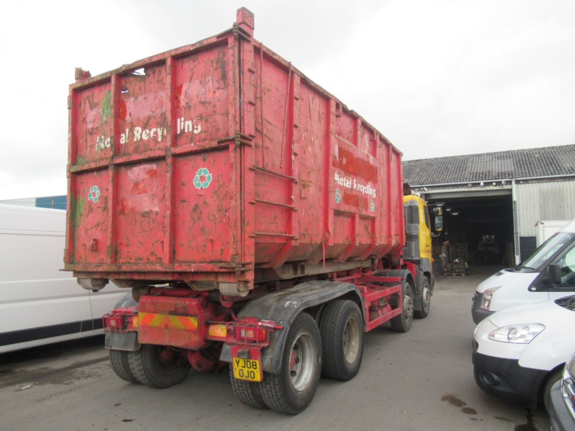 HINO HOOKLIFT SKIP LOADER, 1ST REG 05/08, 300785KM, V5 HERE, 1 FORMER KEEPER (SKIP ON BACK NOT - Image 4 of 5