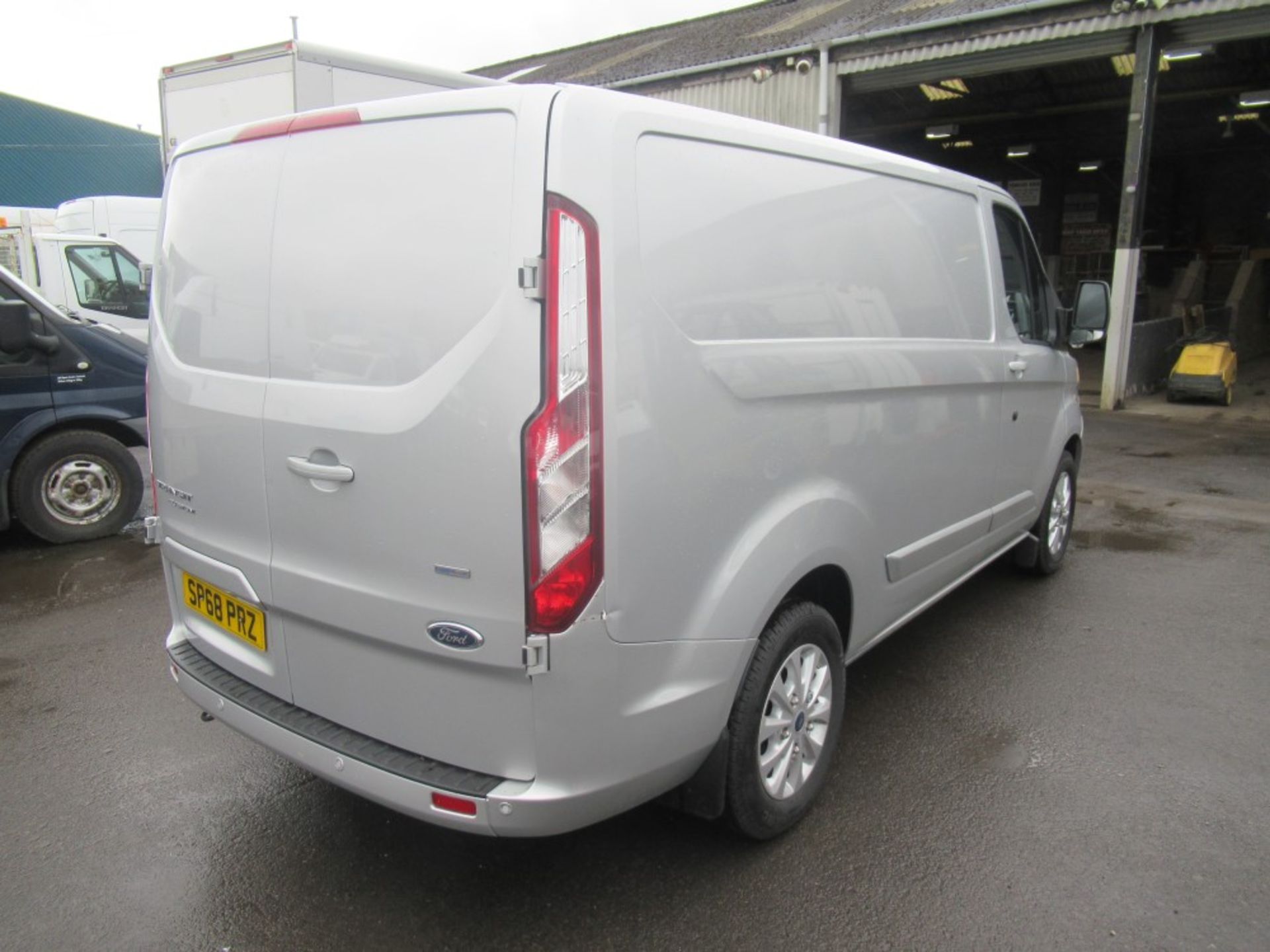 68 reg FORD TRANSIT CUSTOM 300 LIMITED, 1ST REG 09/18, 15205M WARRANTED, V5 HERE, 1 OWNER FROM - Image 4 of 6