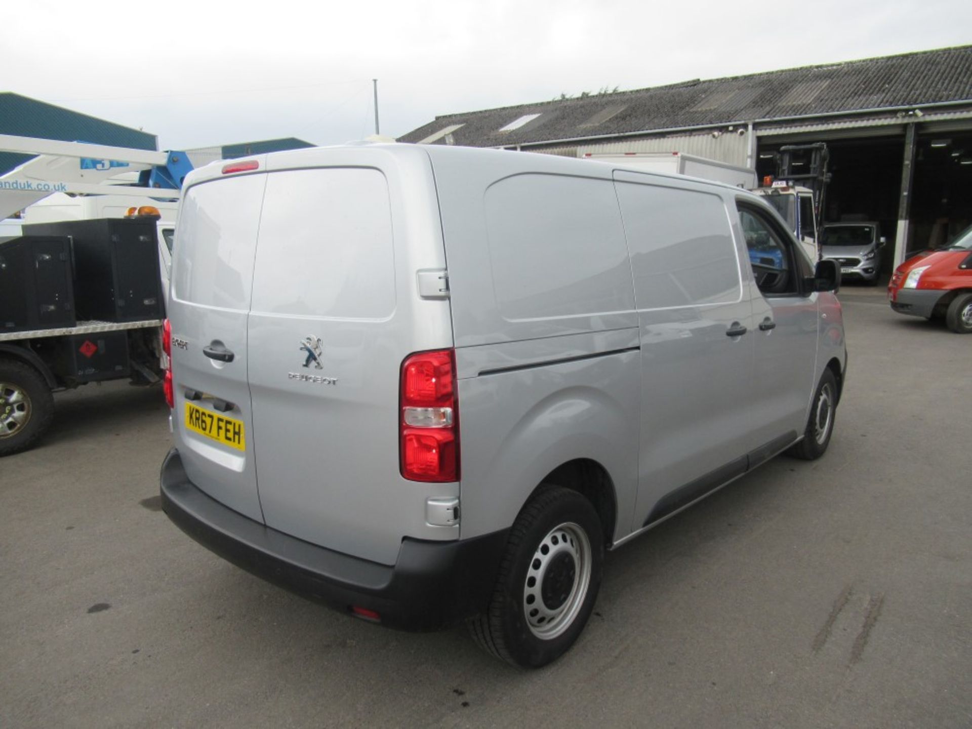 67 reg PEUGEOT EXPERT PRO STANDARD BLUE HDI VAN, 1ST REG 12/17, V5 HERE, 1 OWNER FROM NEW [+ VAT] - Image 4 of 6