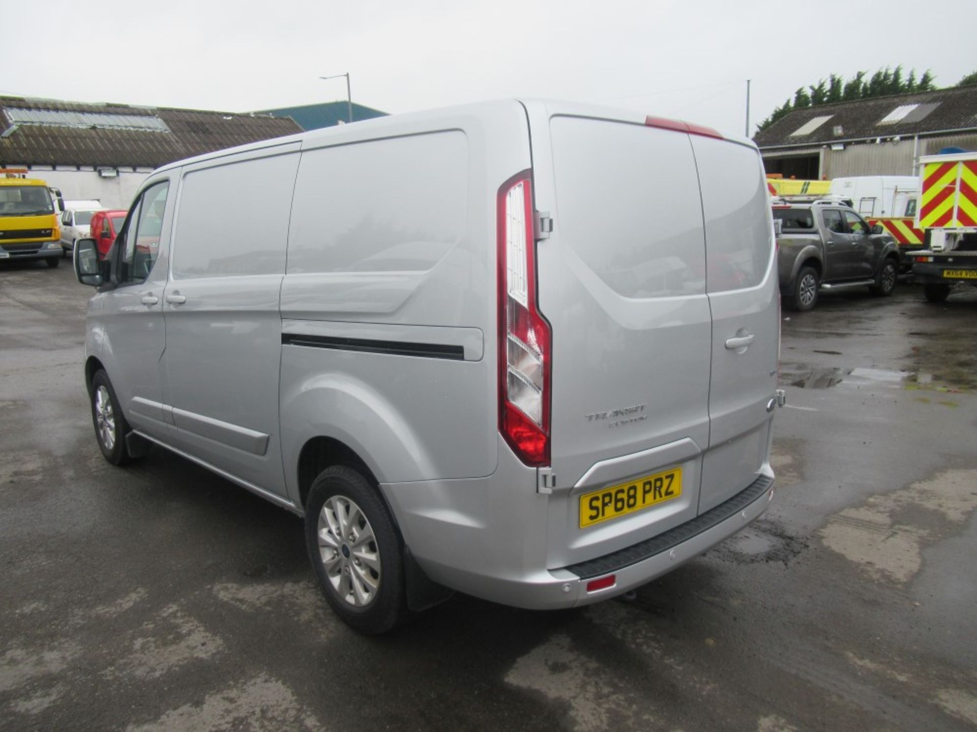 68 reg FORD TRANSIT CUSTOM 300 LIMITED, 1ST REG 09/18, 15205M WARRANTED, V5 HERE, 1 OWNER FROM - Image 3 of 6