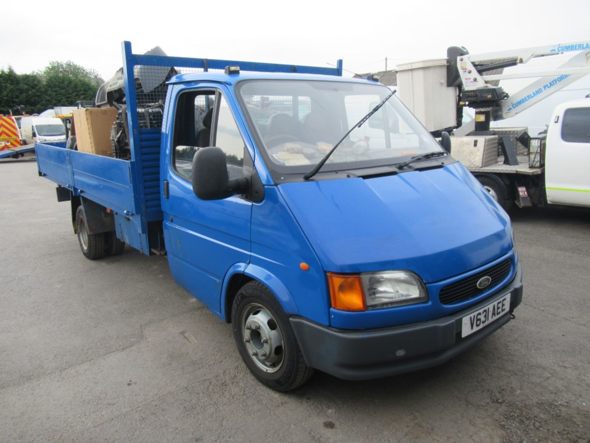 V reg FORD TRANSIT 190 DROPSIDE C/W LARGE QTY OF SPARE PARTS INC 2 ENGINES, 1ST REG 01/00,