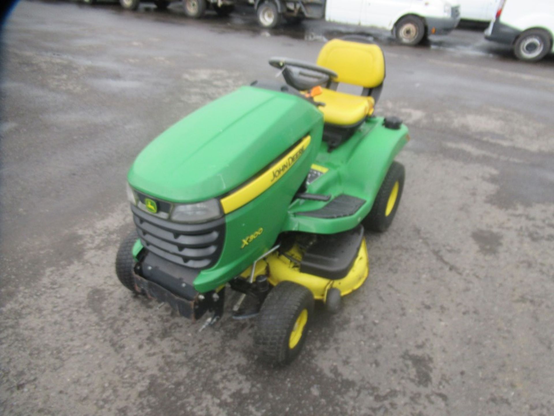 JOHN DEERE X300 RIDE ON MOWER (NO KEYS) [+ VAT]