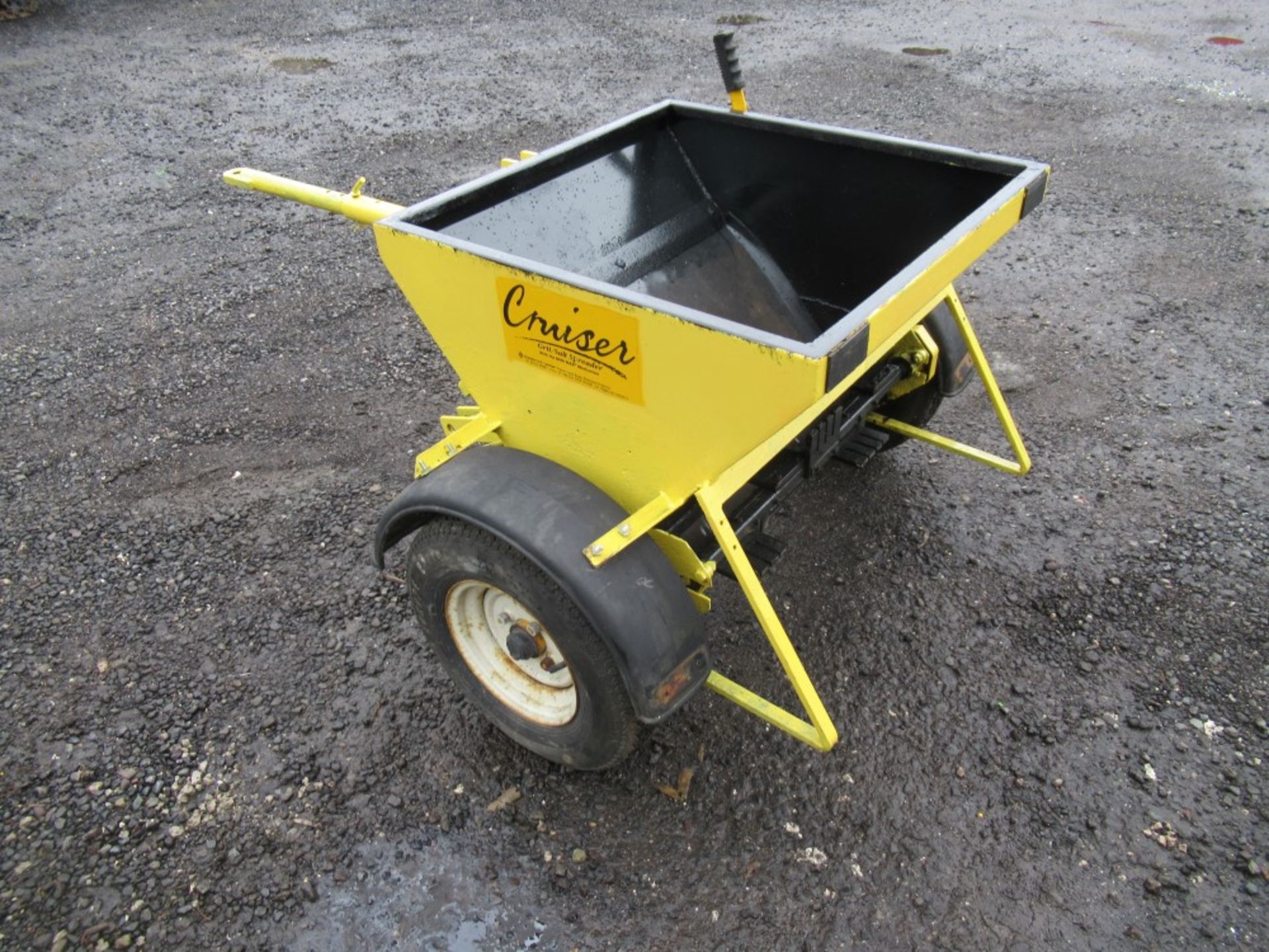 SINGLE AXLE 30" WIDE GRITTER [NO VAT] - Image 2 of 2