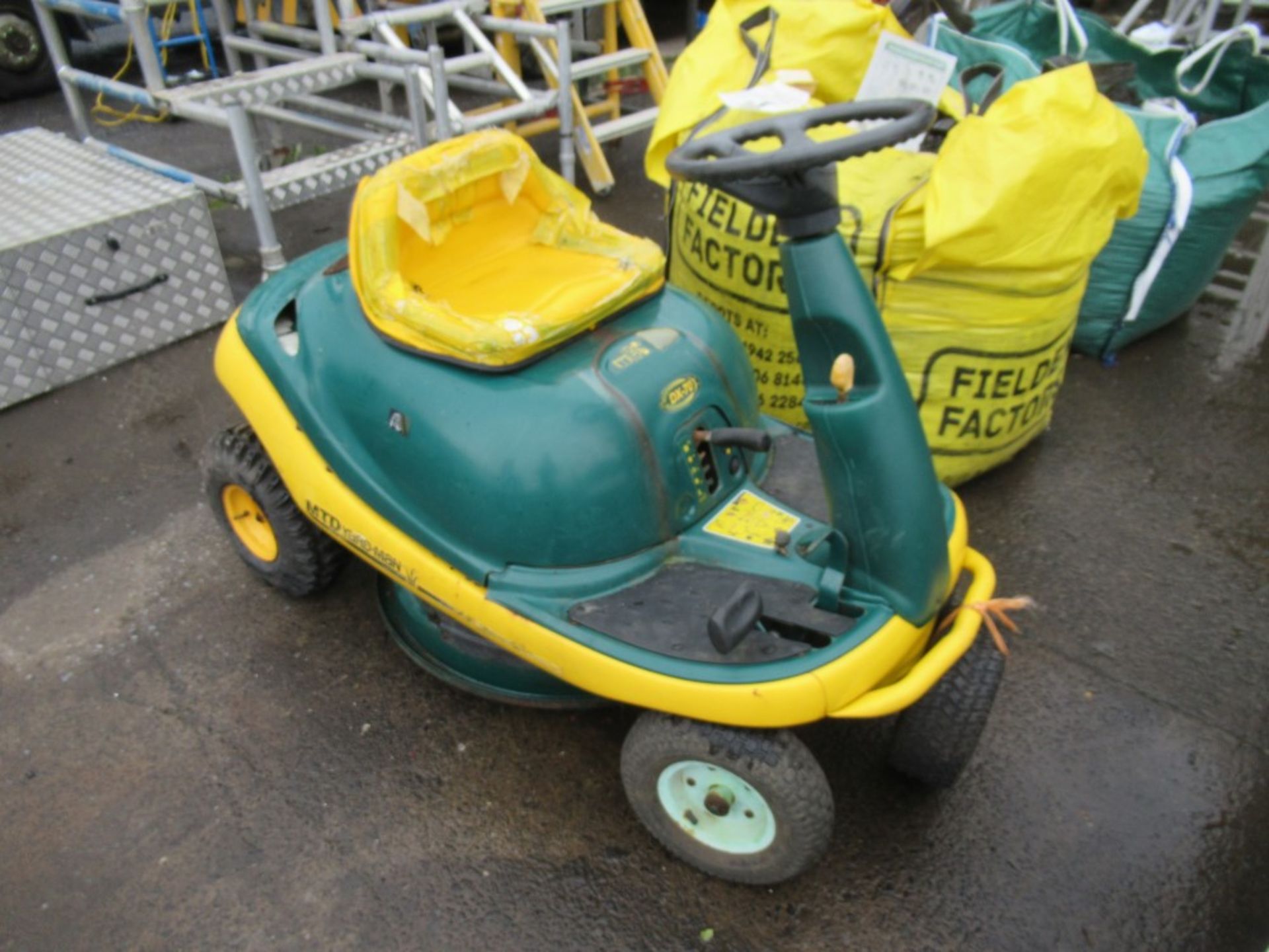 YARDMAN RIDE ON MOWER [NO VAT]