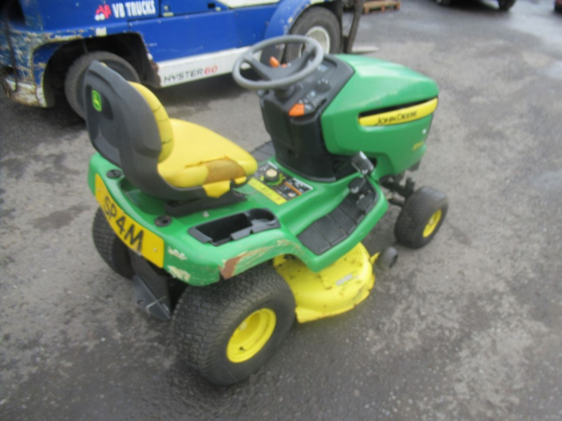 JOHN DEERE X300 RIDE ON MOWER (NO KEYS) [+ VAT] - Image 2 of 2