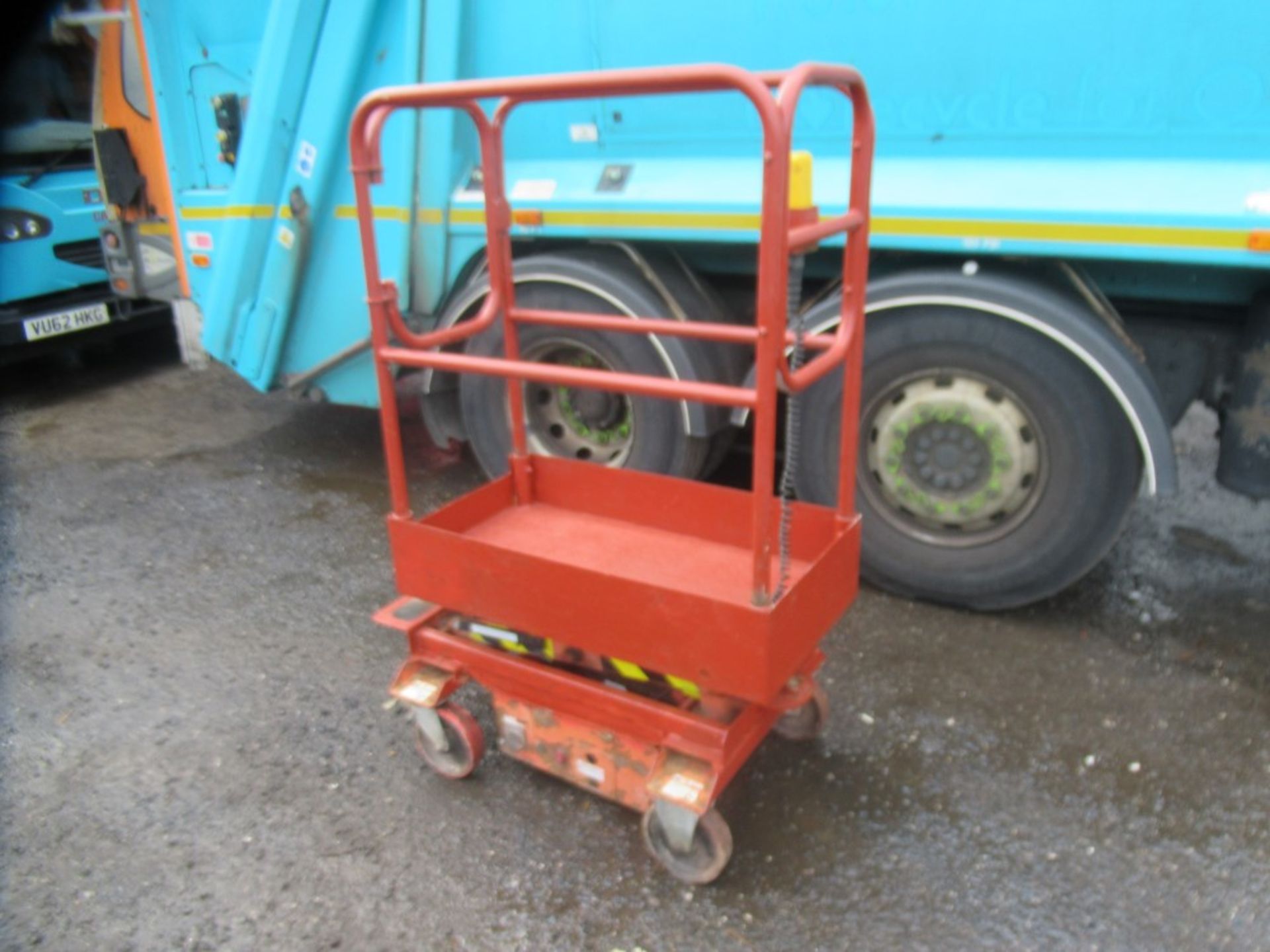 POP UP SCISSOR LIFT [NO VAT]