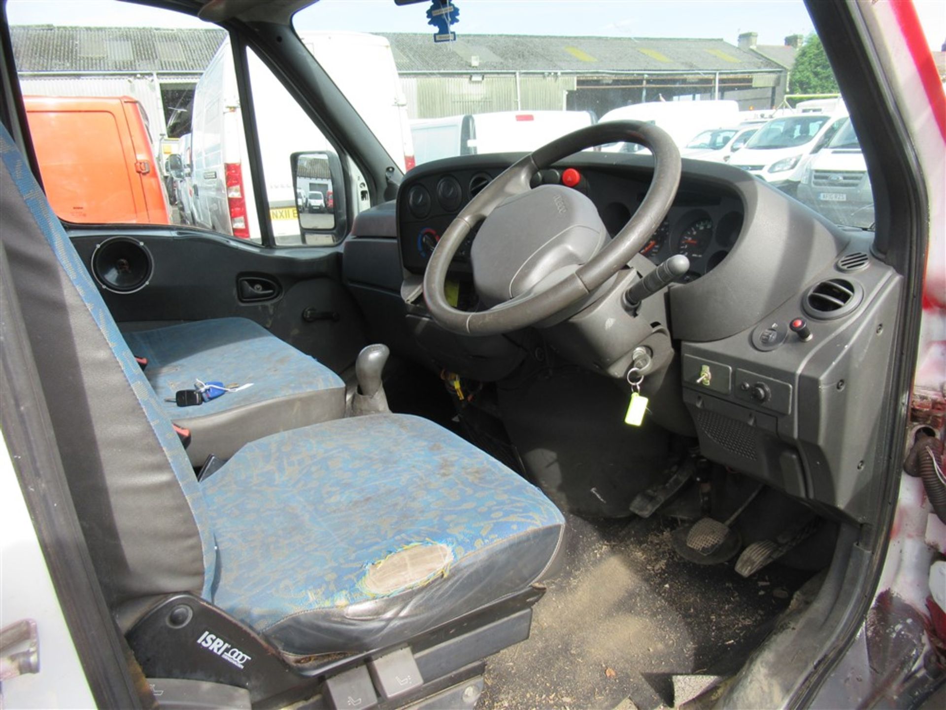 02 reg IVECO CREW CAB TIPPER, 1ST REG 07/02, NO V5 [NO VAT] - Image 5 of 5