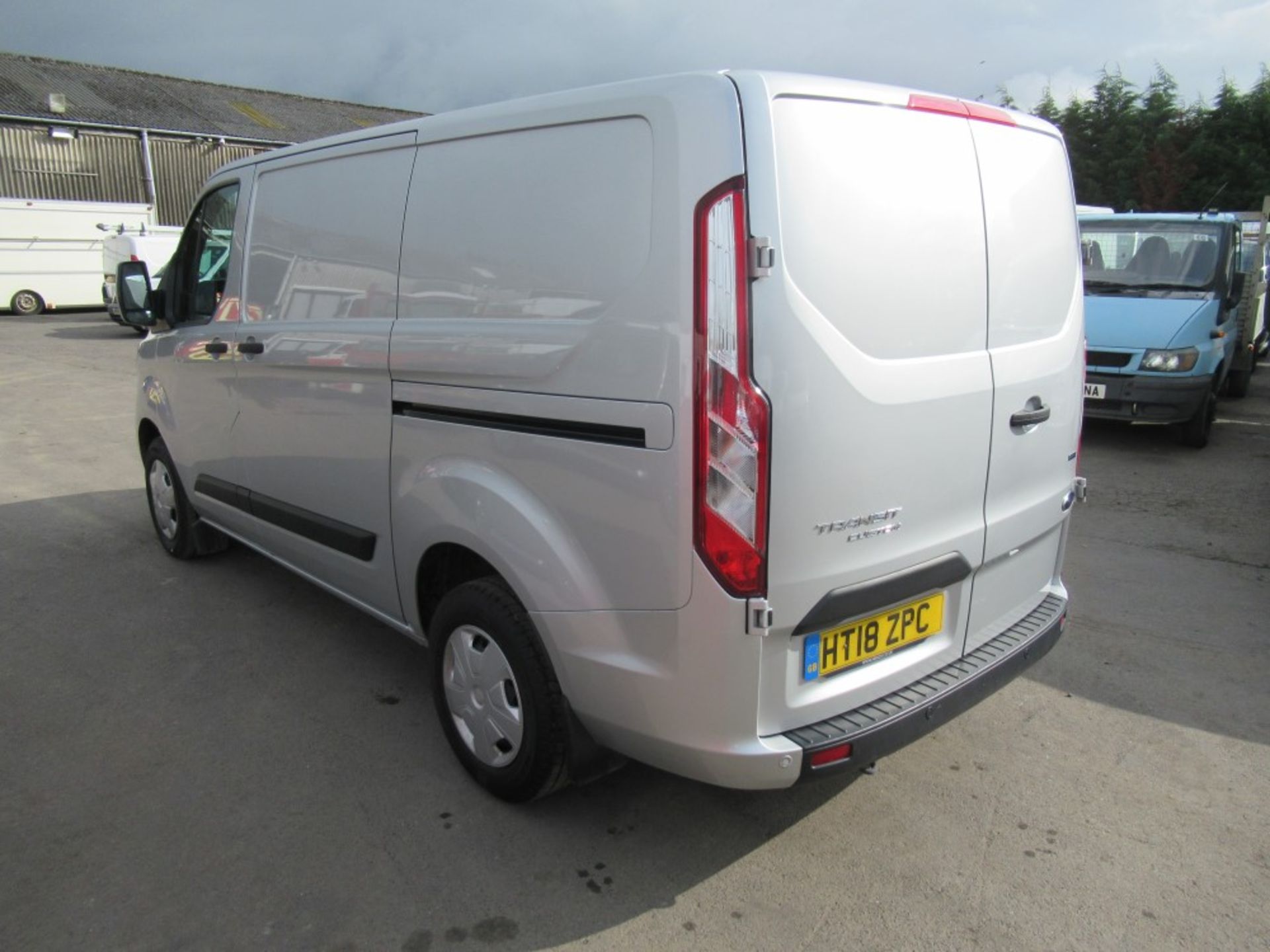 18 reg FORD TRANSIT CUSTOM 300 TREND, 1ST REG 08/18, 22826M WARRANTED, V5 HERE, 1 OWNER FROM - Image 3 of 6