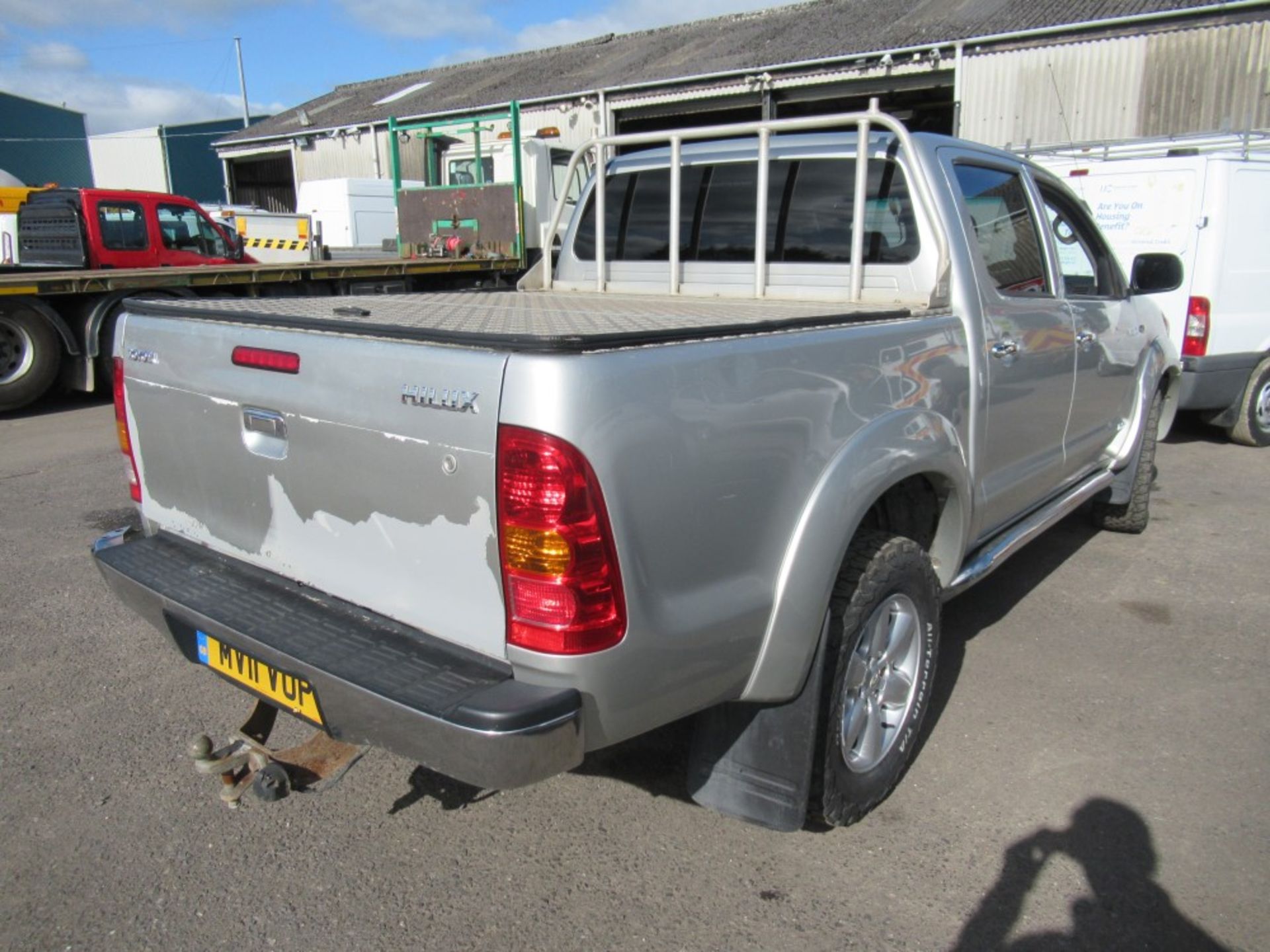 11 reg TOYOTA HILUX INVINCIBLE D-4D 4X4 DCBA UTILITY, 1ST REG 03/11, TEST 01/20, 207741M - Image 4 of 5