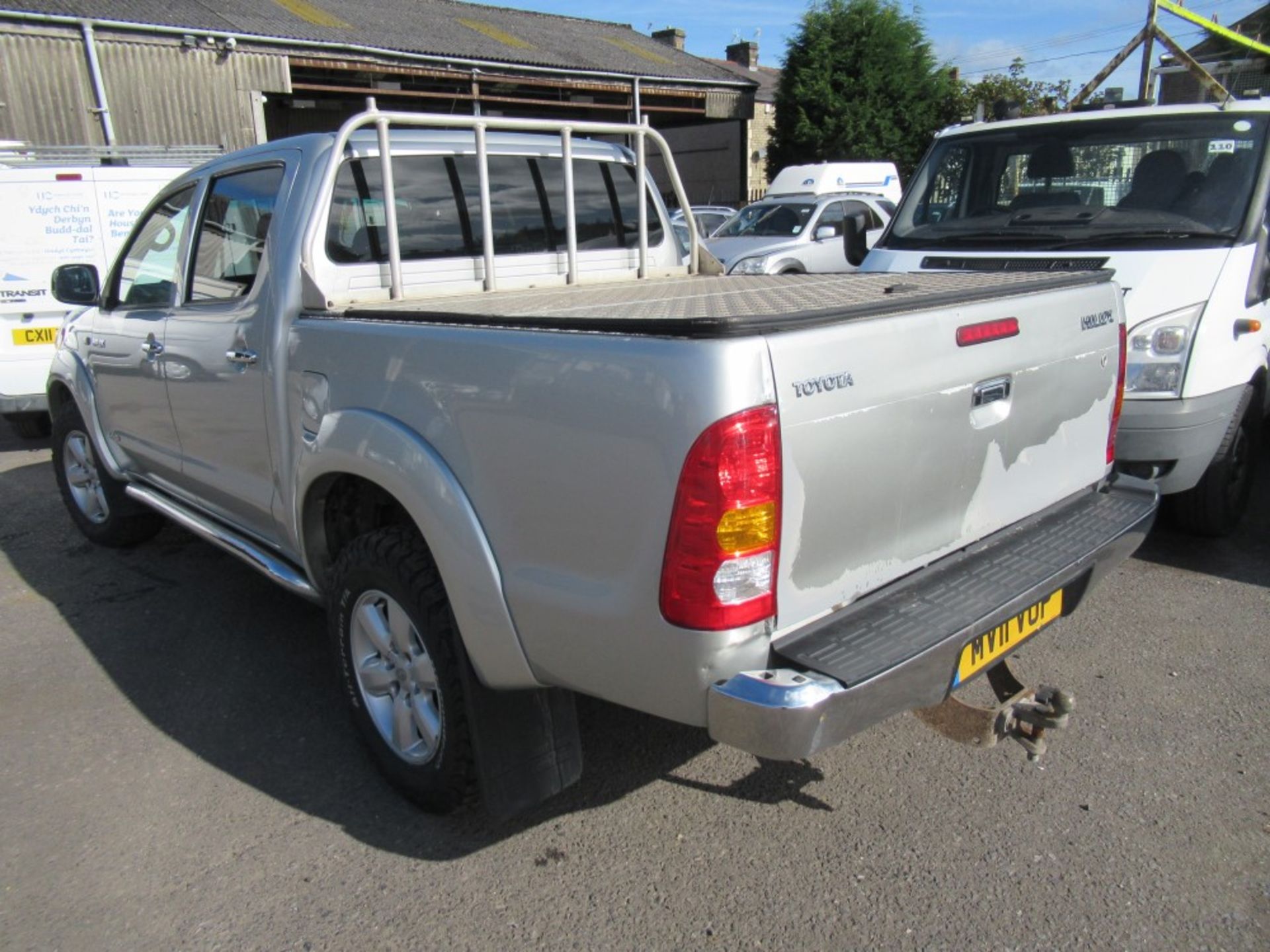 11 reg TOYOTA HILUX INVINCIBLE D-4D 4X4 DCBA UTILITY, 1ST REG 03/11, TEST 01/20, 207741M - Image 3 of 5