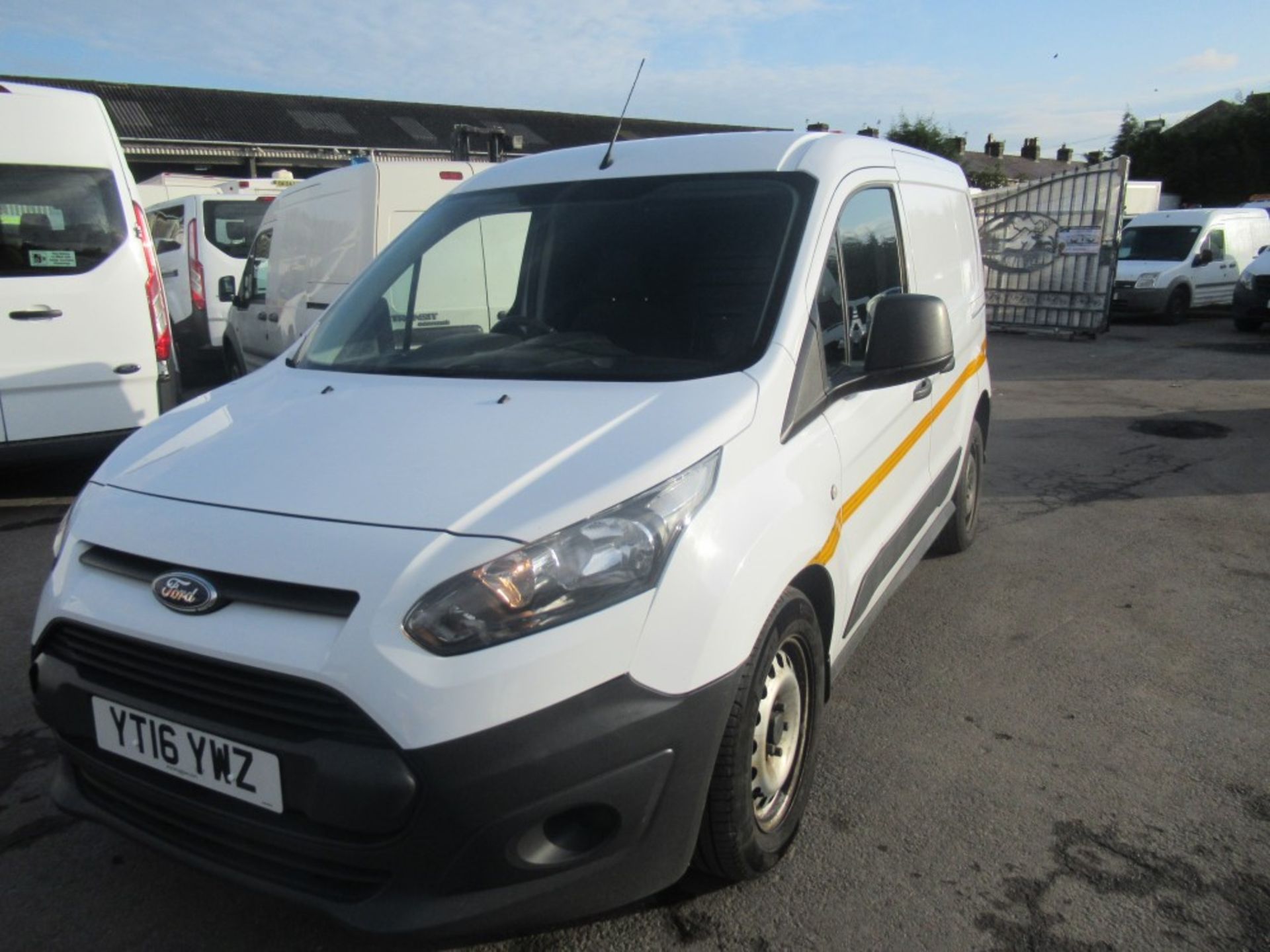 16 reg FORD TRANSIT CONNECT 200, 1ST REG 03/16, TEST 03/20, 105393M WARRANTED, V5 HERE, 1 OWNER FROM - Image 2 of 6