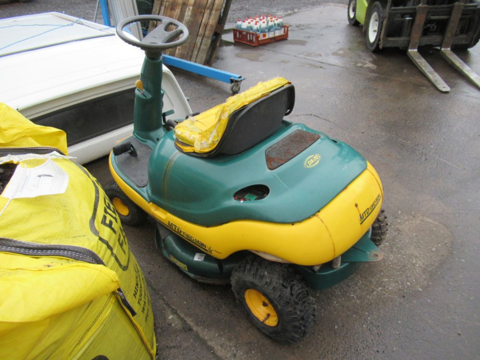 YARDMAN RIDE ON MOWER [NO VAT] - Image 2 of 2