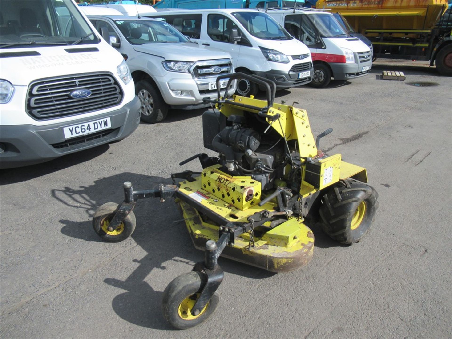 GREAT DANE 48" STAND ON MOWER, 852 hrs [+ VAT]